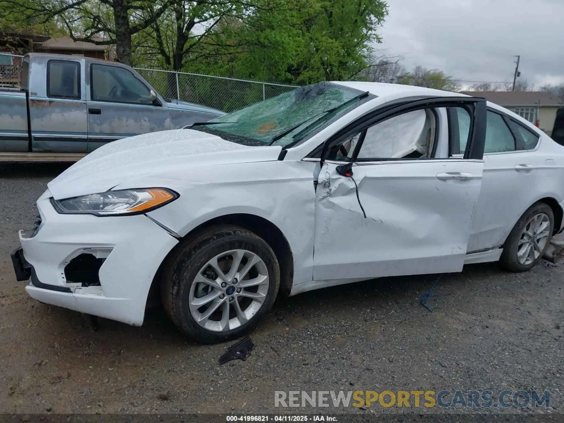 16 Photograph of a damaged car 3FA6P0LU2LR219671 FORD FUSION 2020