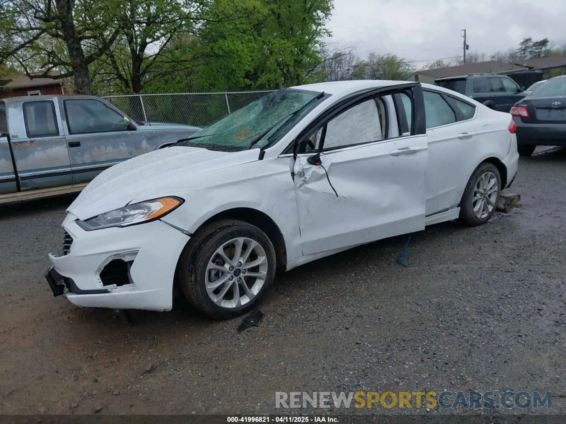 2 Photograph of a damaged car 3FA6P0LU2LR219671 FORD FUSION 2020