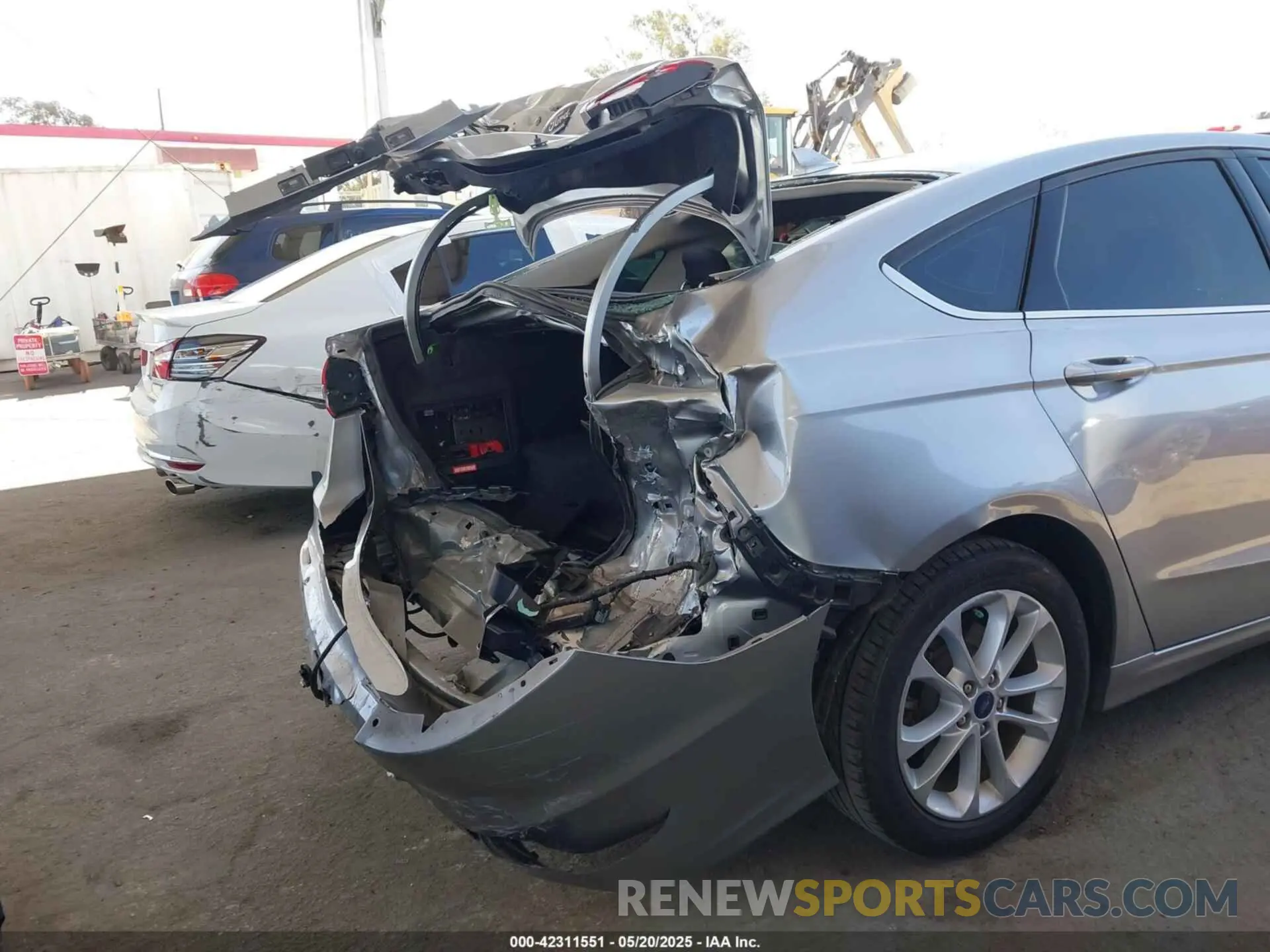 6 Photograph of a damaged car 3FA6P0LU2LR229035 FORD FUSION 2020