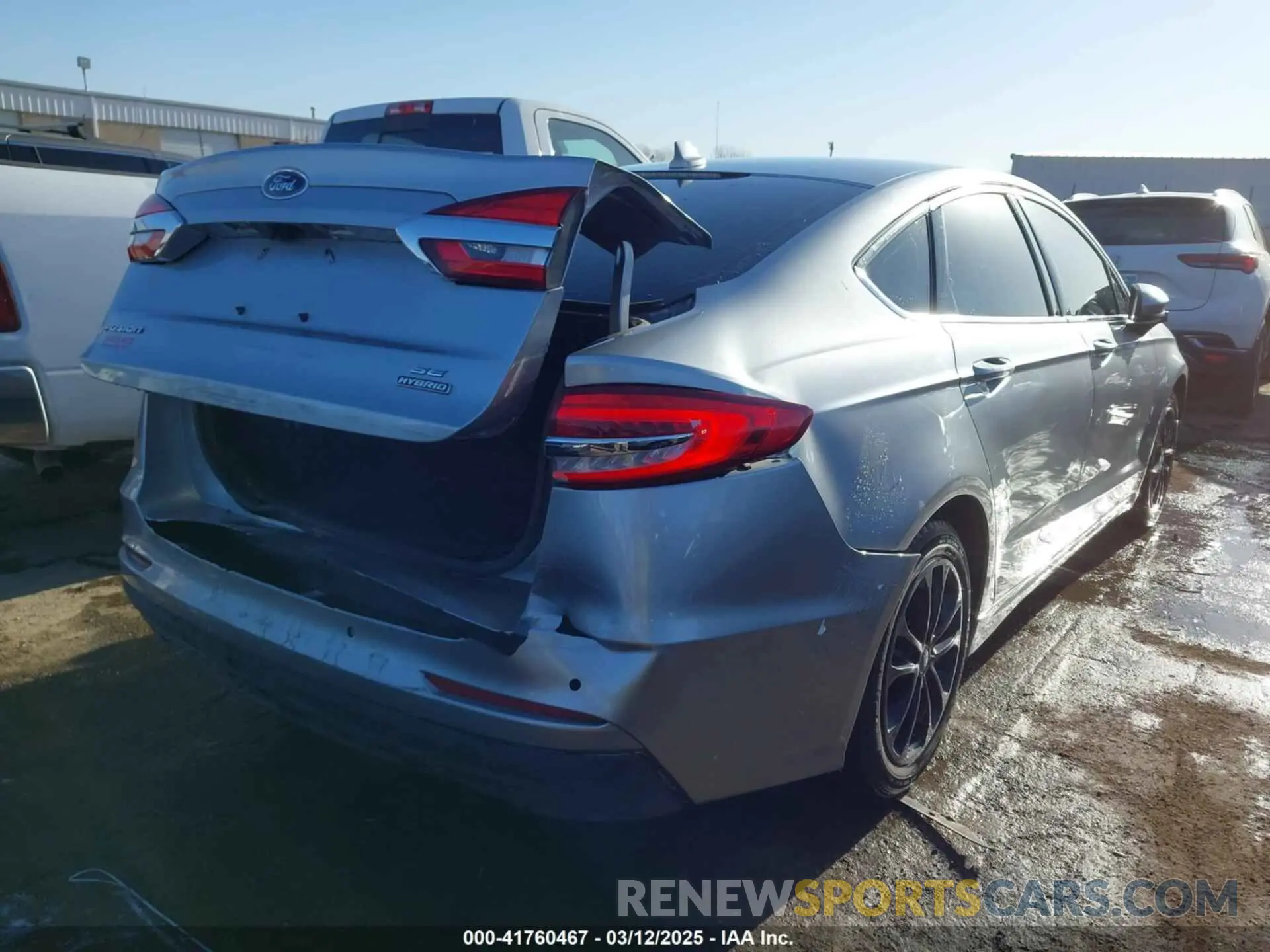 4 Photograph of a damaged car 3FA6P0LU3LR176846 FORD FUSION 2020