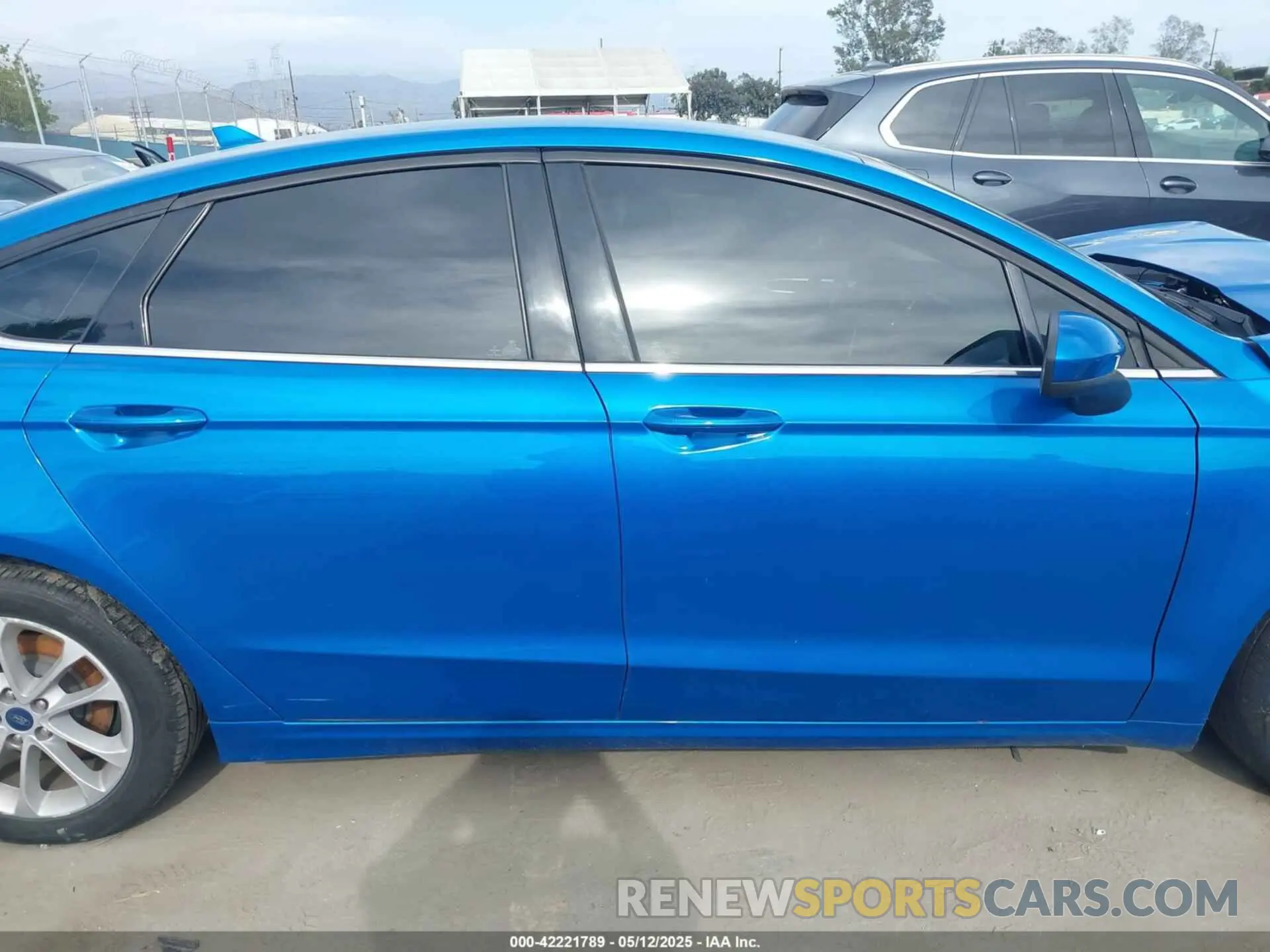 13 Photograph of a damaged car 3FA6P0LU3LR233370 FORD FUSION 2020