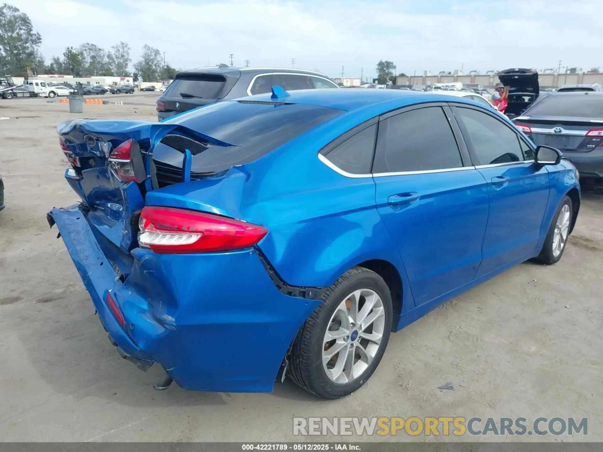 4 Photograph of a damaged car 3FA6P0LU3LR233370 FORD FUSION 2020
