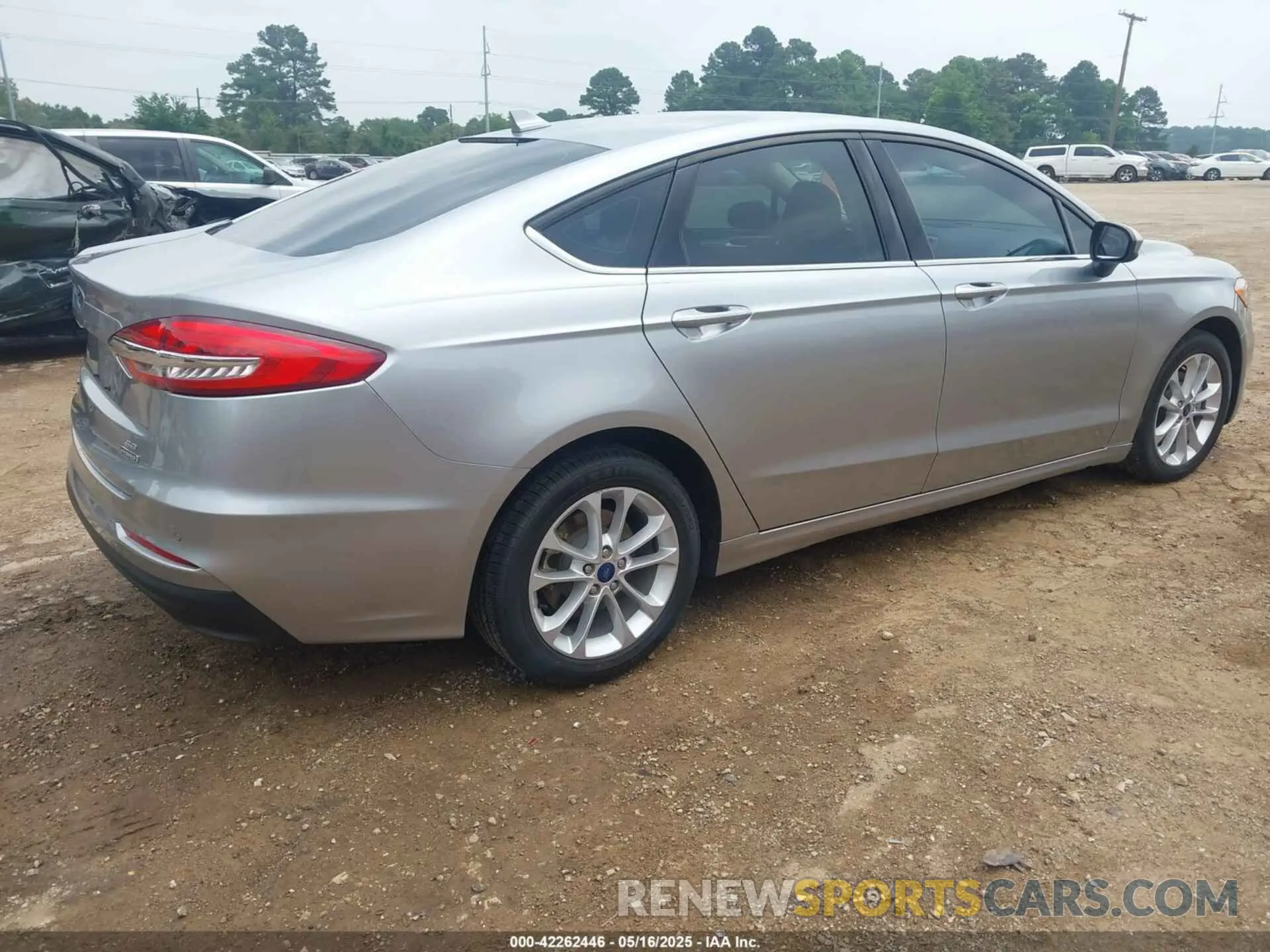 4 Photograph of a damaged car 3FA6P0LU4LR148070 FORD FUSION 2020