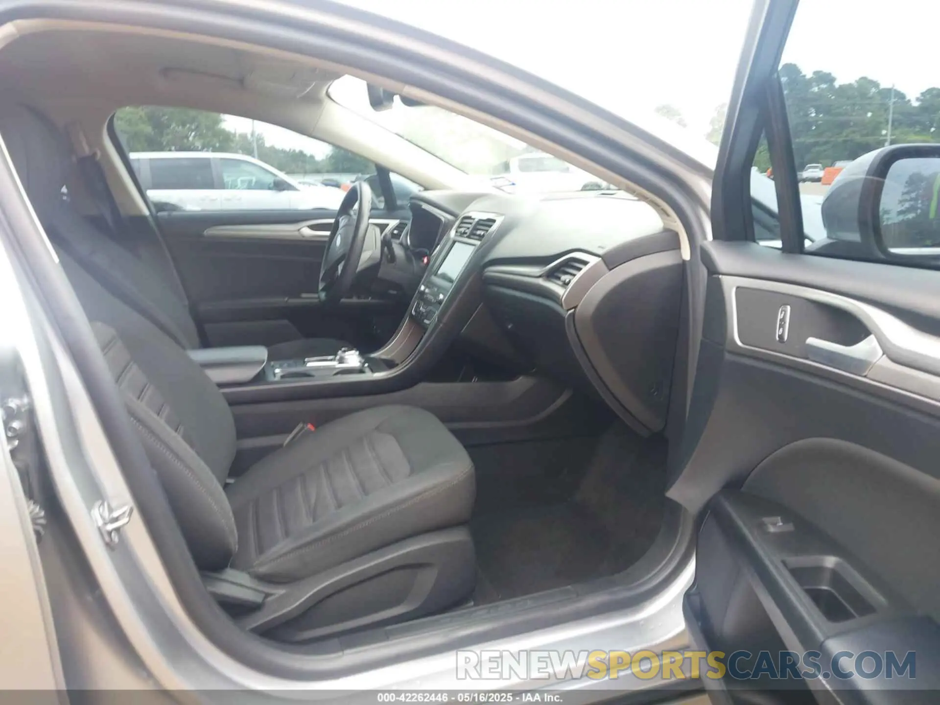 5 Photograph of a damaged car 3FA6P0LU4LR148070 FORD FUSION 2020