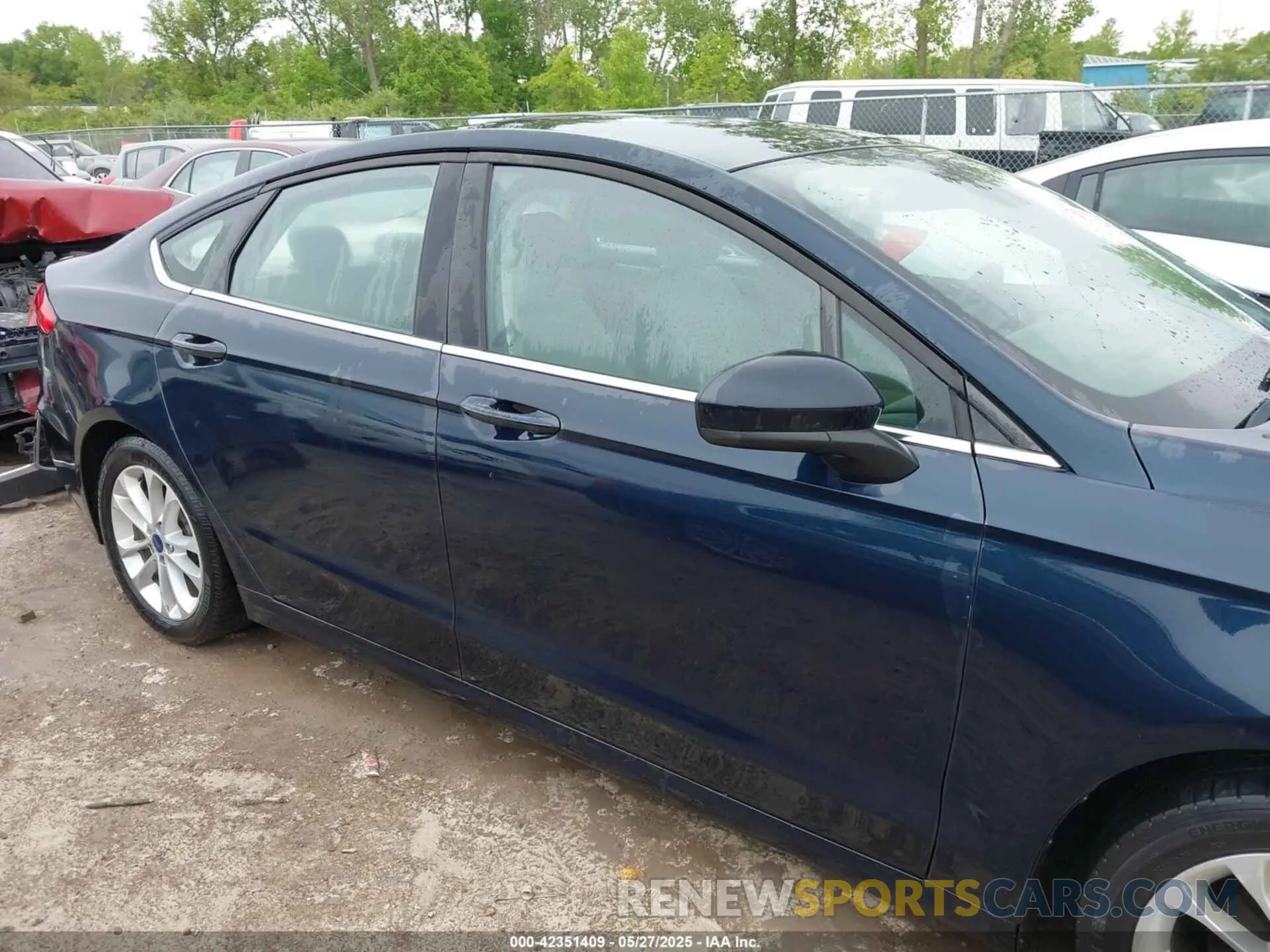 13 Photograph of a damaged car 3FA6P0LU4LR163314 FORD FUSION 2020