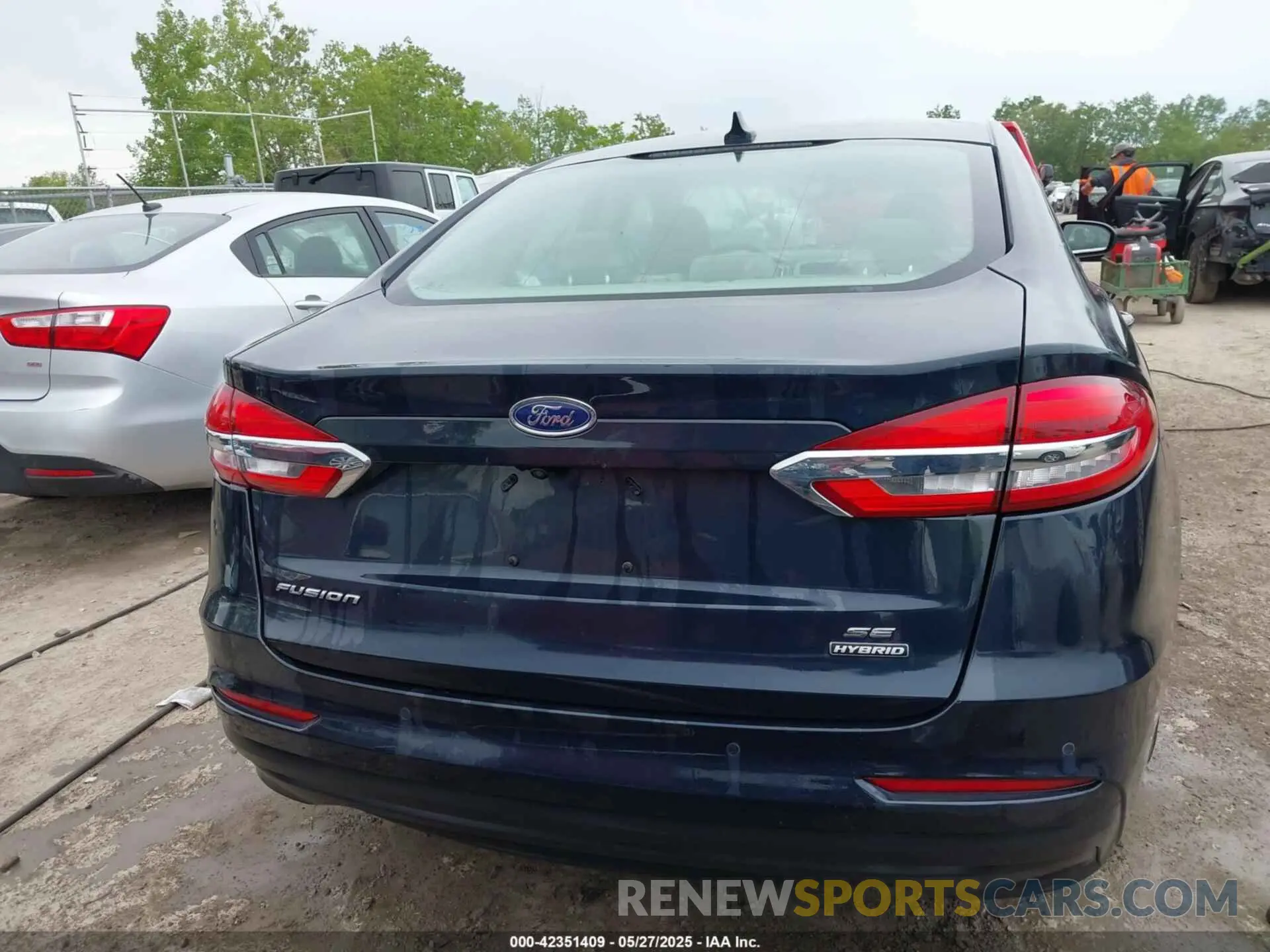 16 Photograph of a damaged car 3FA6P0LU4LR163314 FORD FUSION 2020