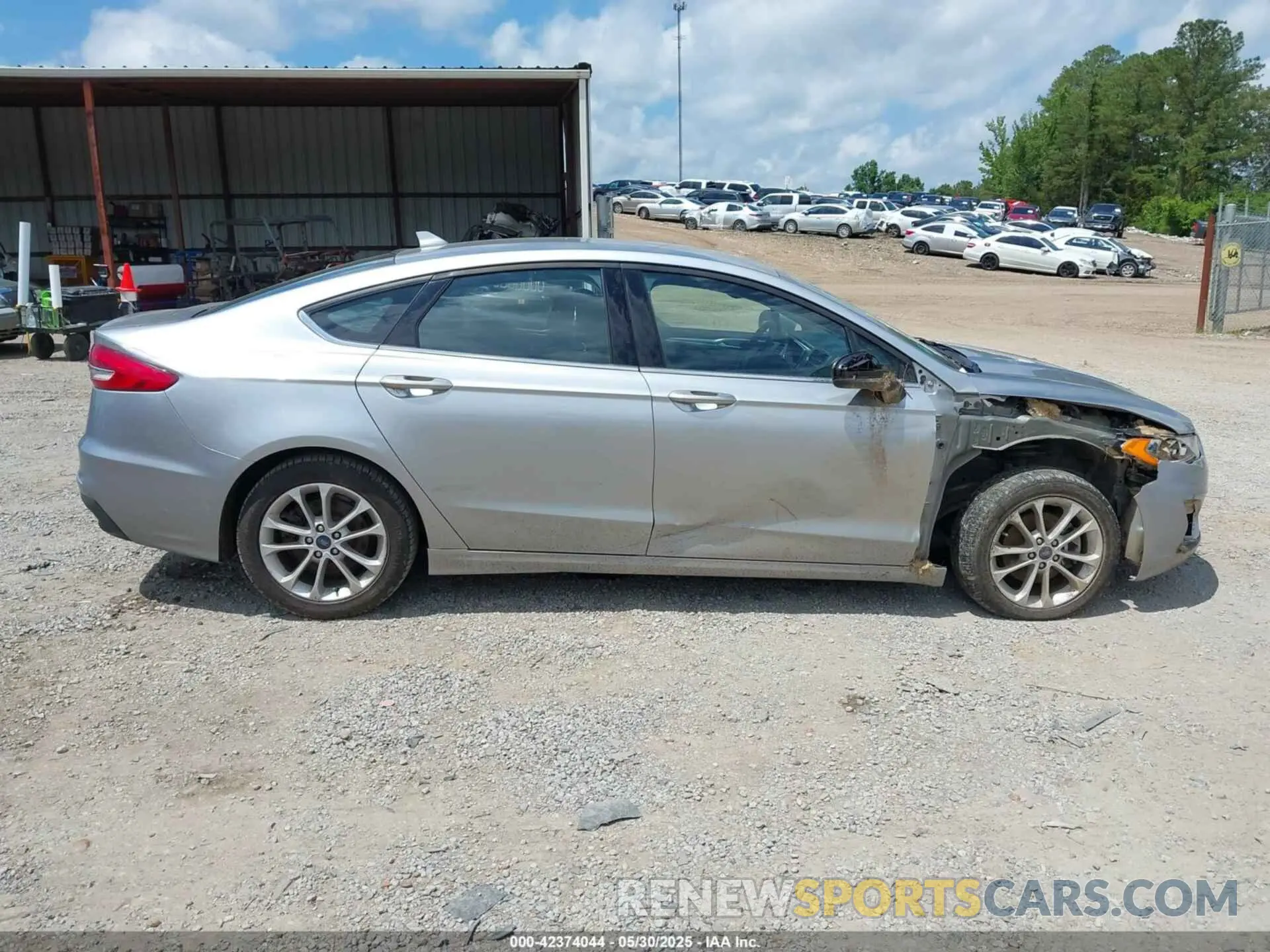 13 Photograph of a damaged car 3FA6P0LU4LR212740 FORD FUSION 2020
