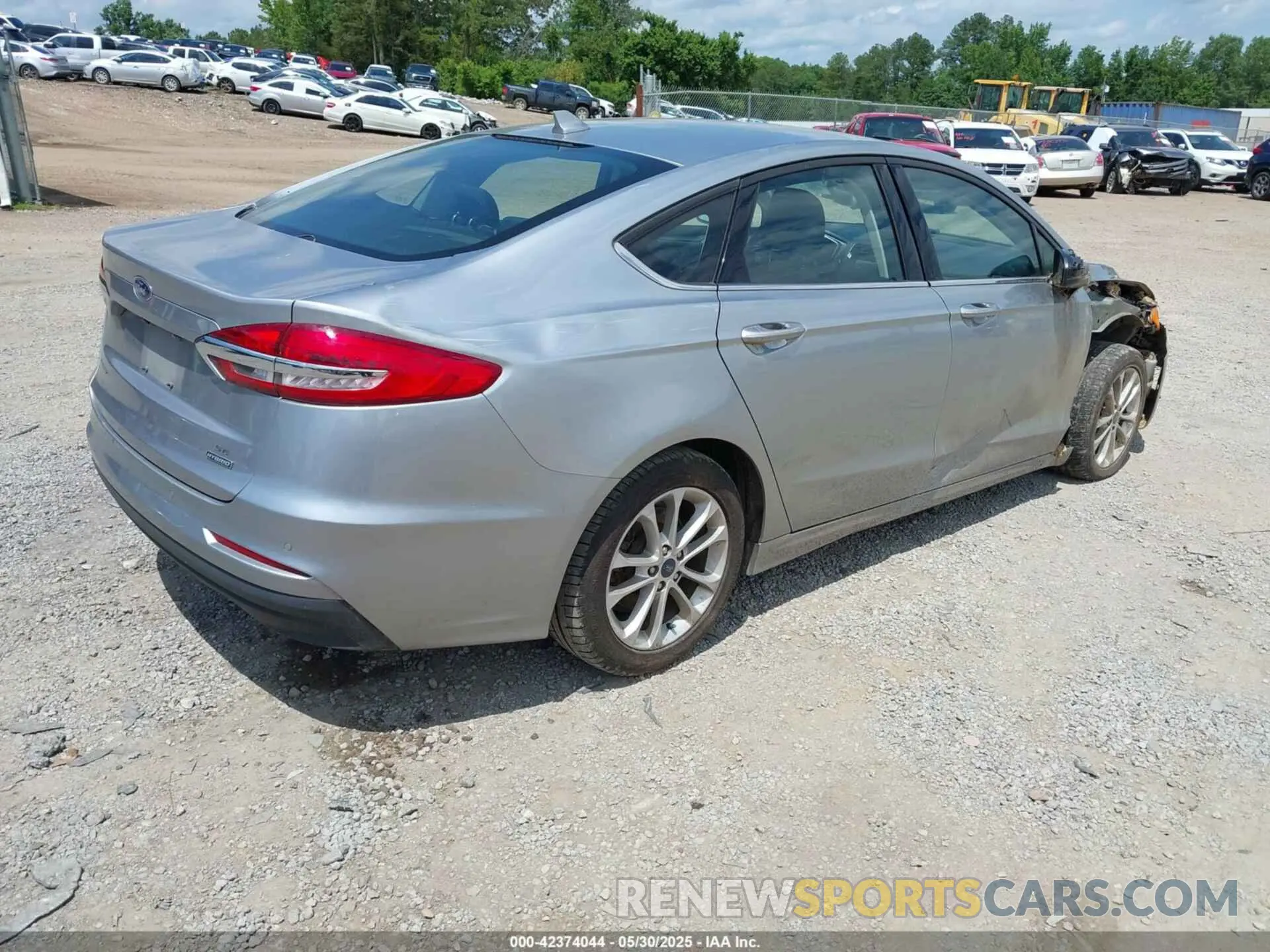 4 Photograph of a damaged car 3FA6P0LU4LR212740 FORD FUSION 2020