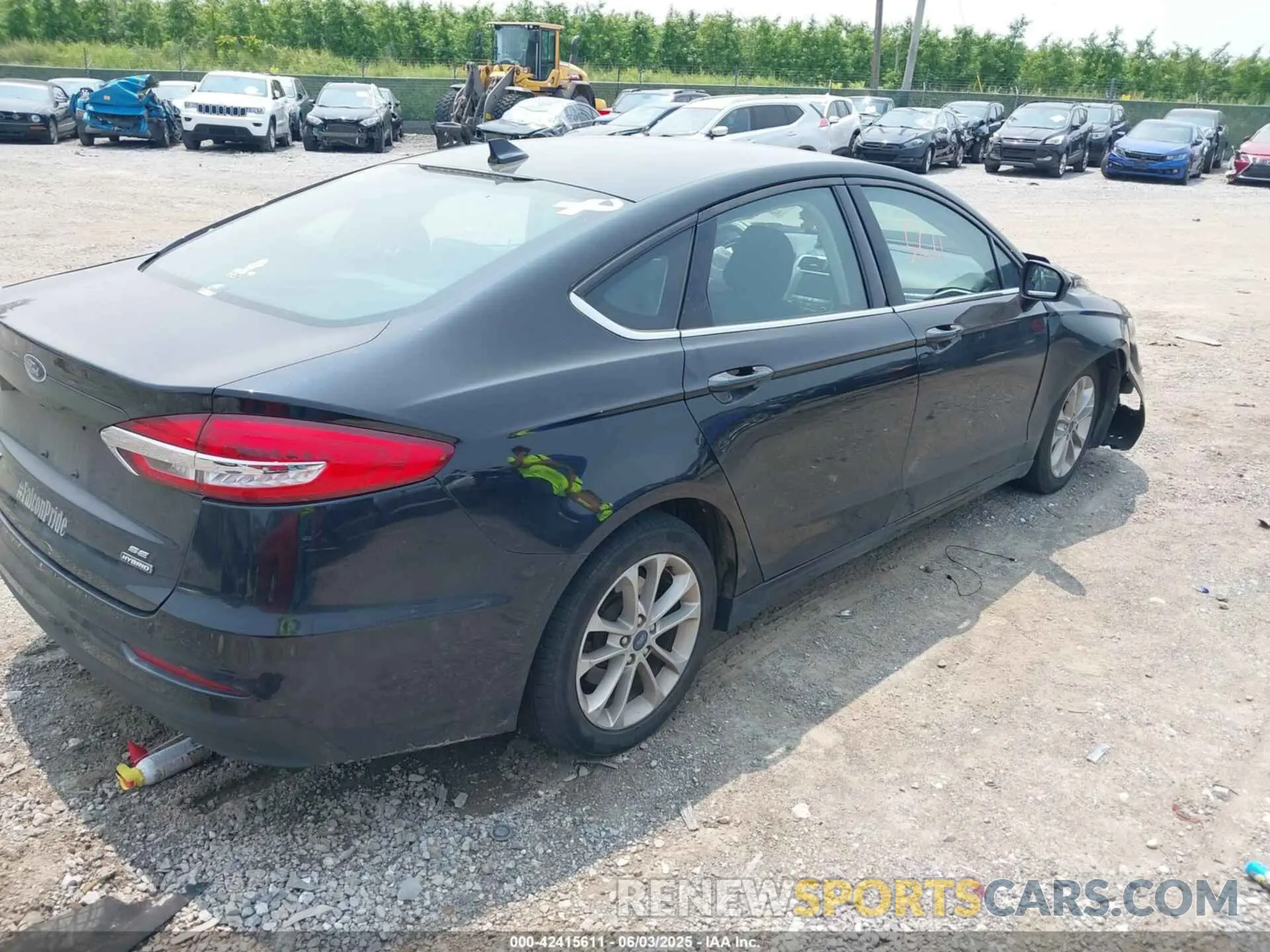 4 Photograph of a damaged car 3FA6P0LU5LR142665 FORD FUSION 2020