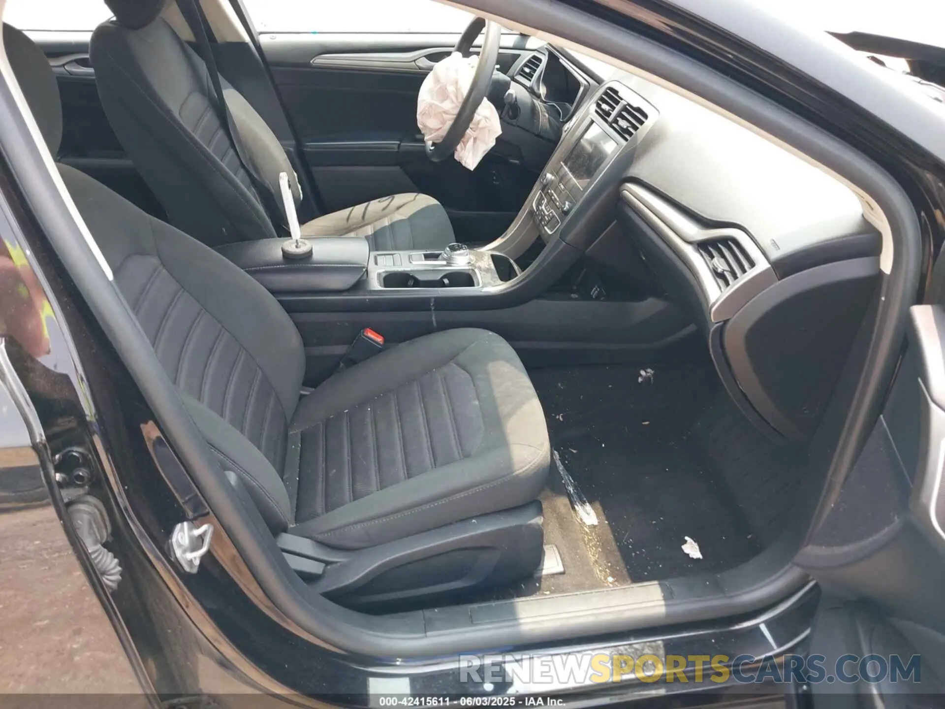 5 Photograph of a damaged car 3FA6P0LU5LR142665 FORD FUSION 2020