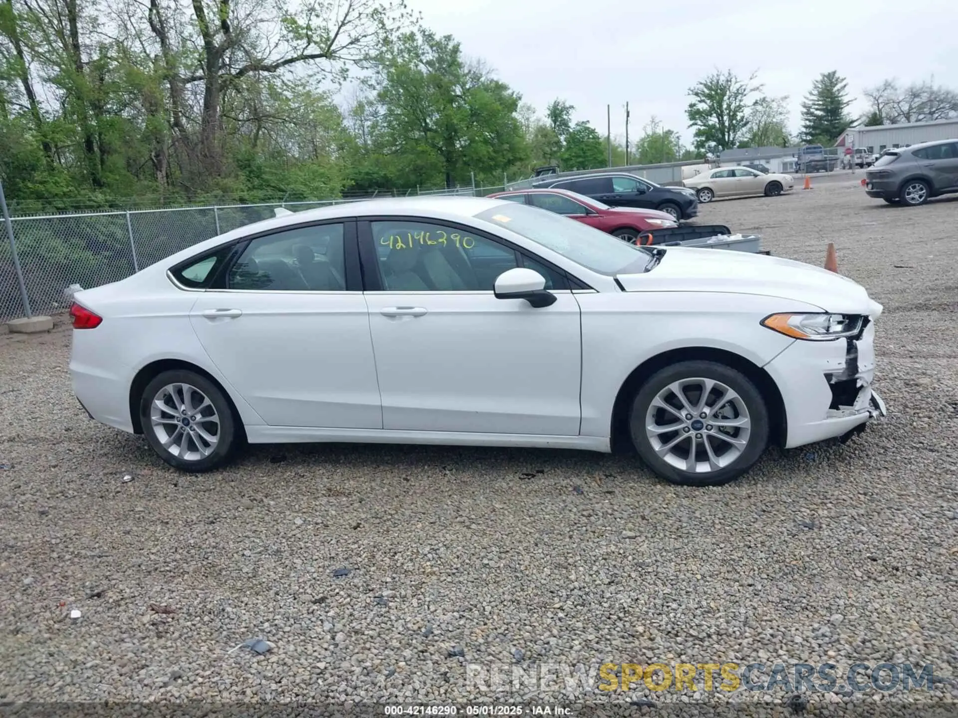 14 Photograph of a damaged car 3FA6P0LU5LR151074 FORD FUSION 2020