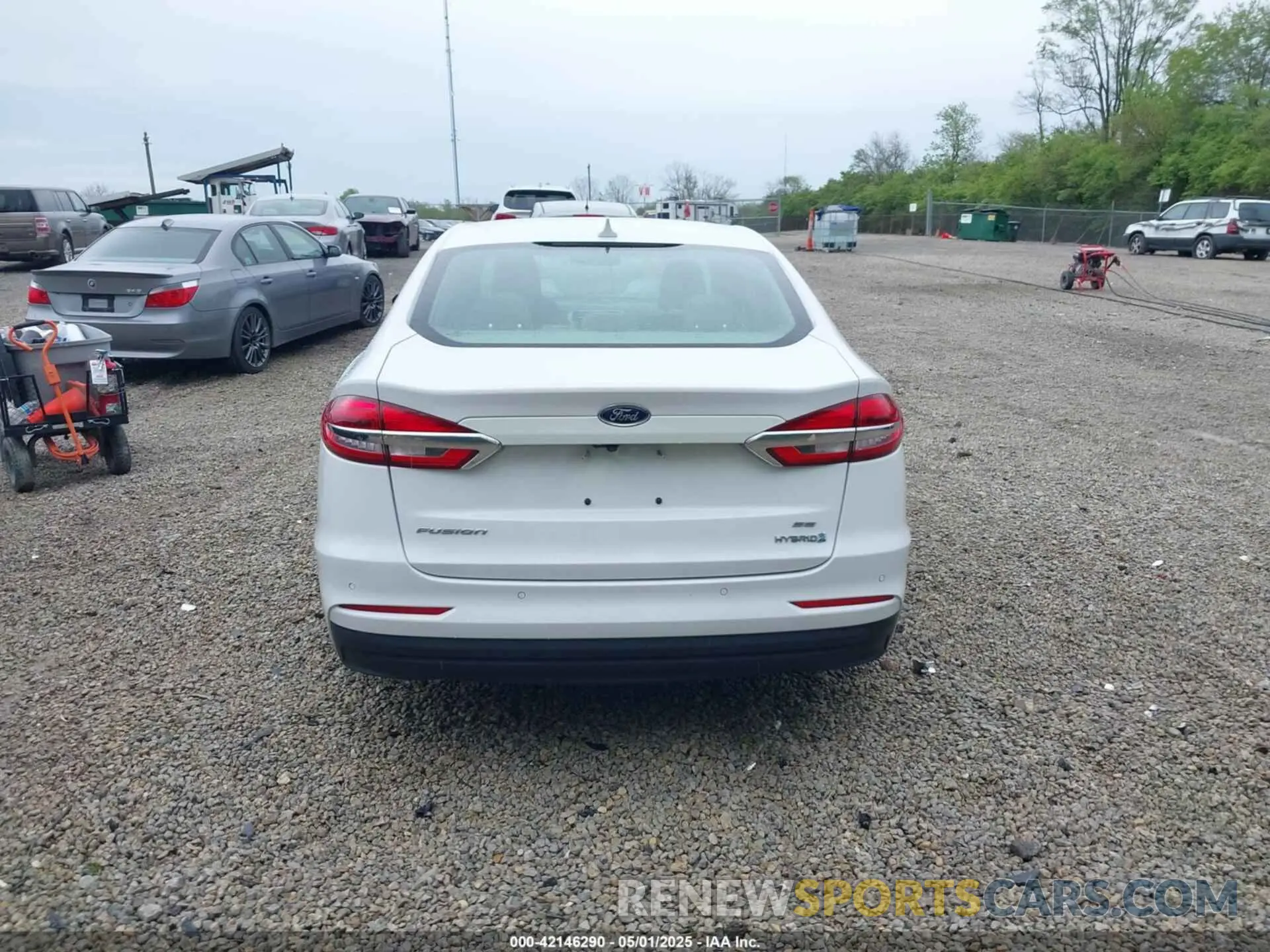 17 Photograph of a damaged car 3FA6P0LU5LR151074 FORD FUSION 2020