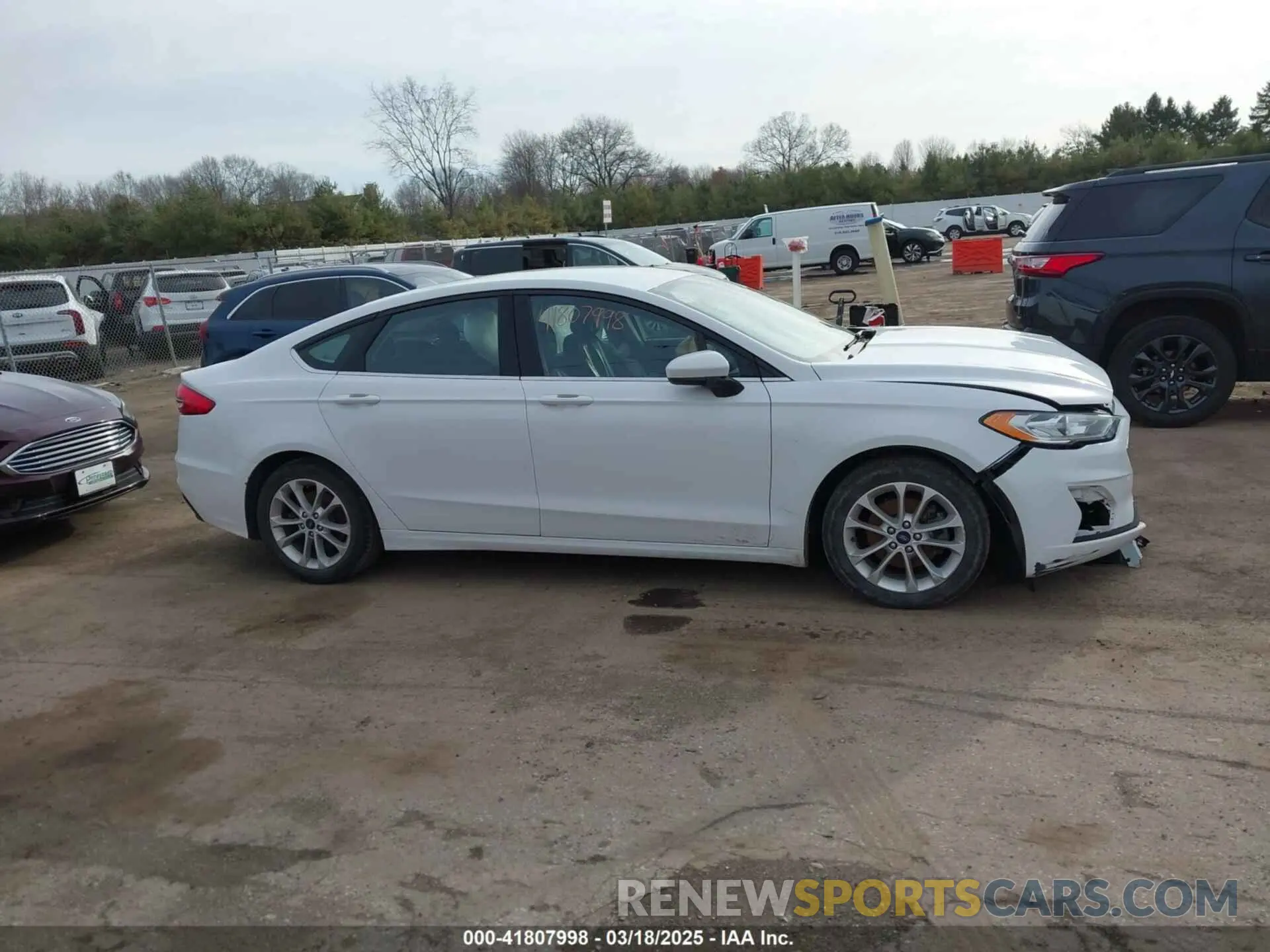 13 Photograph of a damaged car 3FA6P0LU5LR195611 FORD FUSION 2020