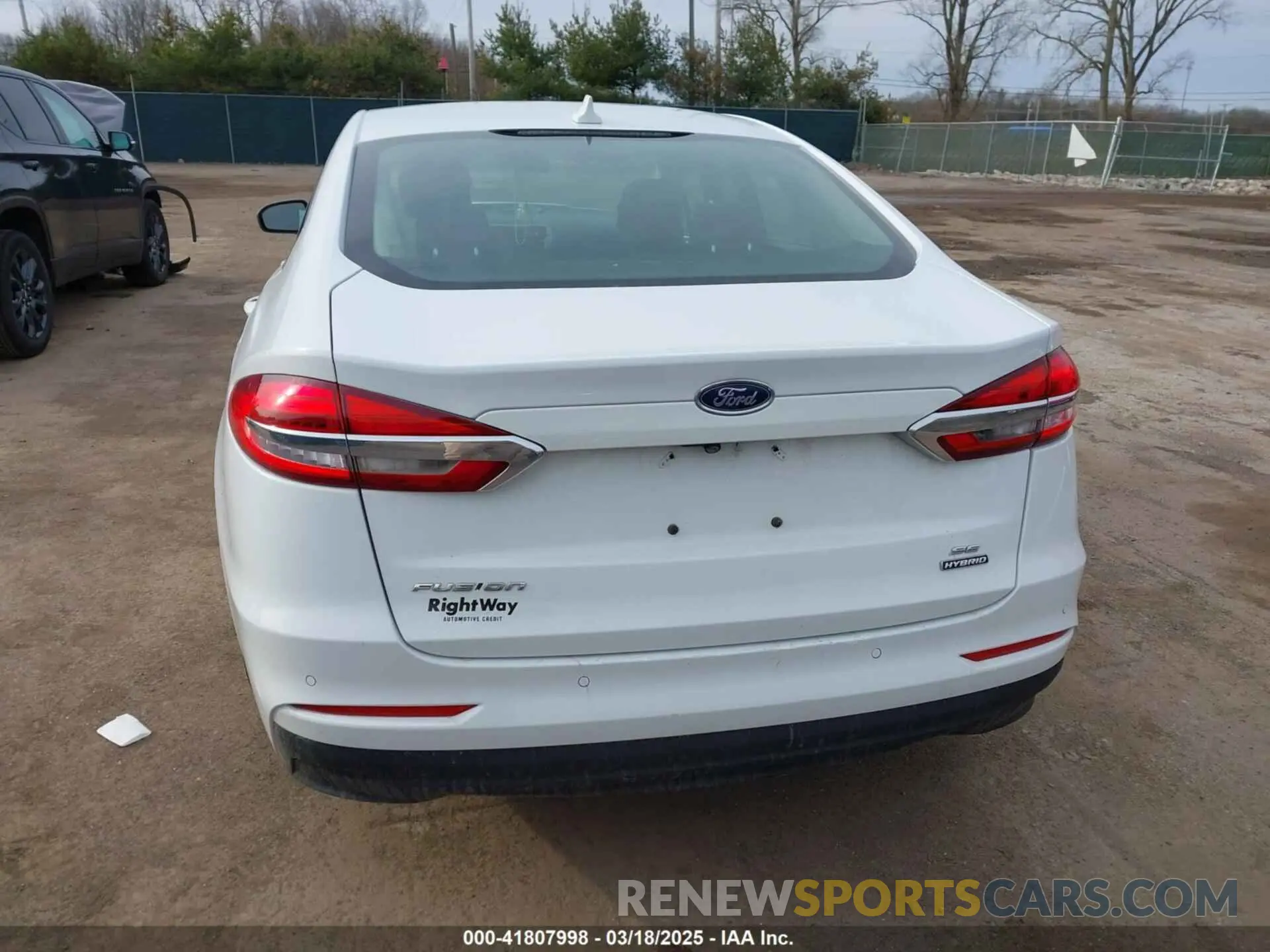 16 Photograph of a damaged car 3FA6P0LU5LR195611 FORD FUSION 2020