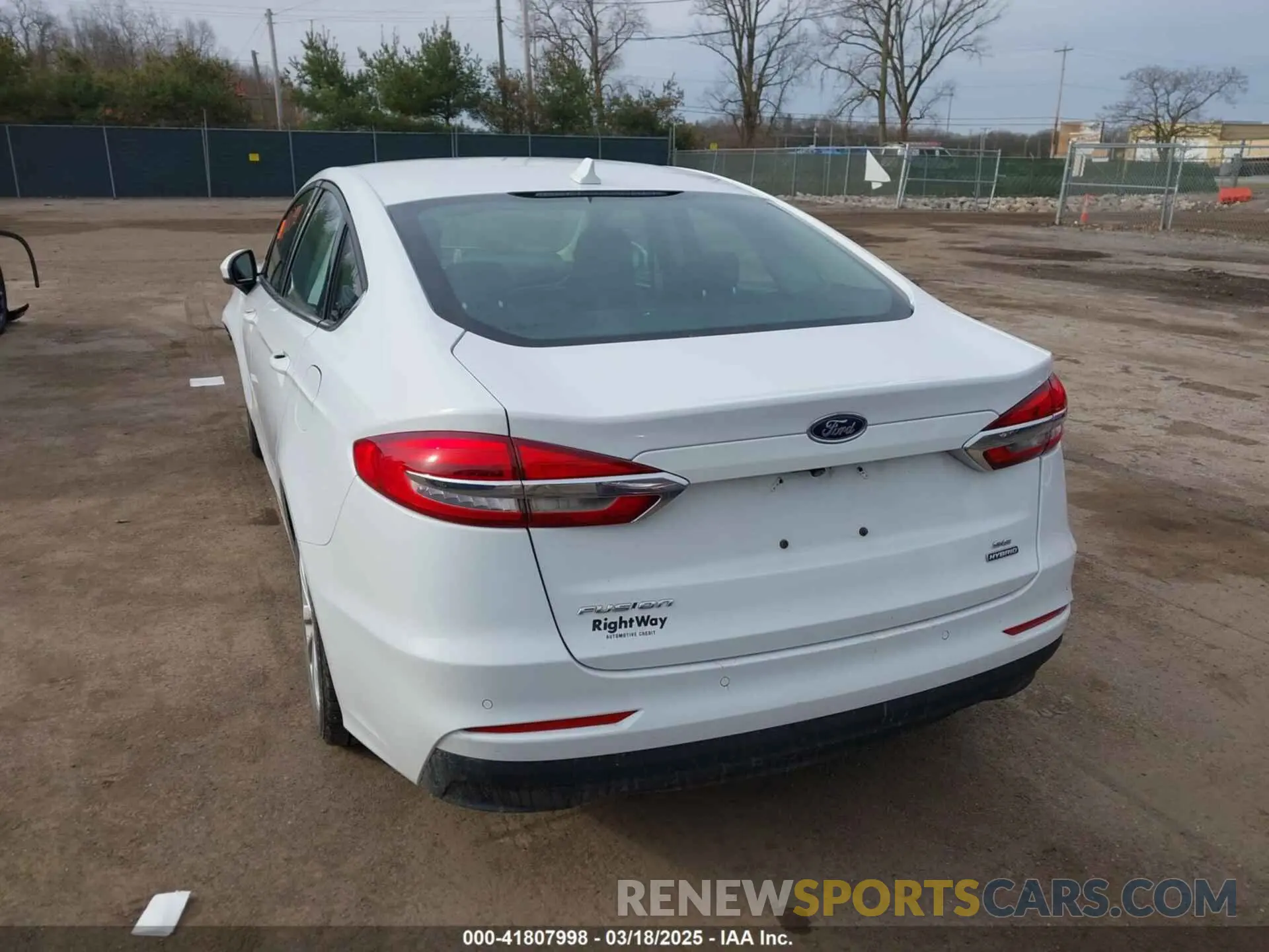 3 Photograph of a damaged car 3FA6P0LU5LR195611 FORD FUSION 2020