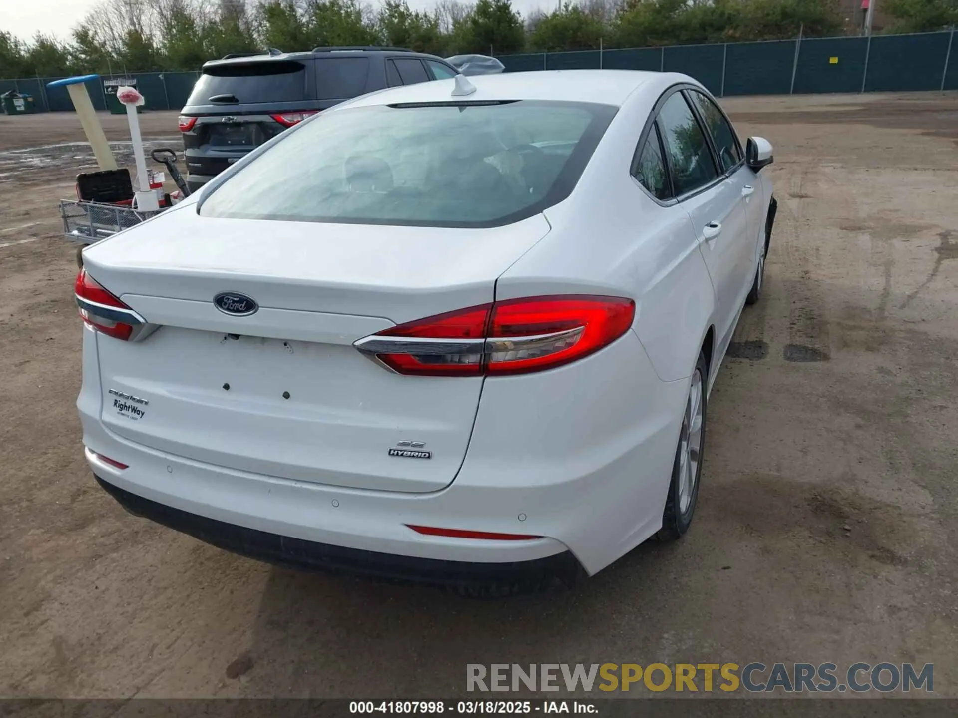 4 Photograph of a damaged car 3FA6P0LU5LR195611 FORD FUSION 2020
