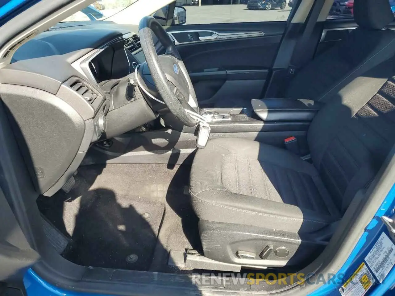 7 Photograph of a damaged car 3FA6P0LU5LR266421 FORD FUSION 2020