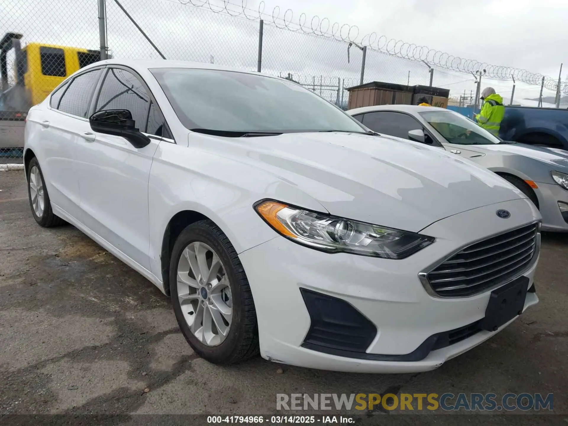 1 Photograph of a damaged car 3FA6P0LU6LR113532 FORD FUSION 2020