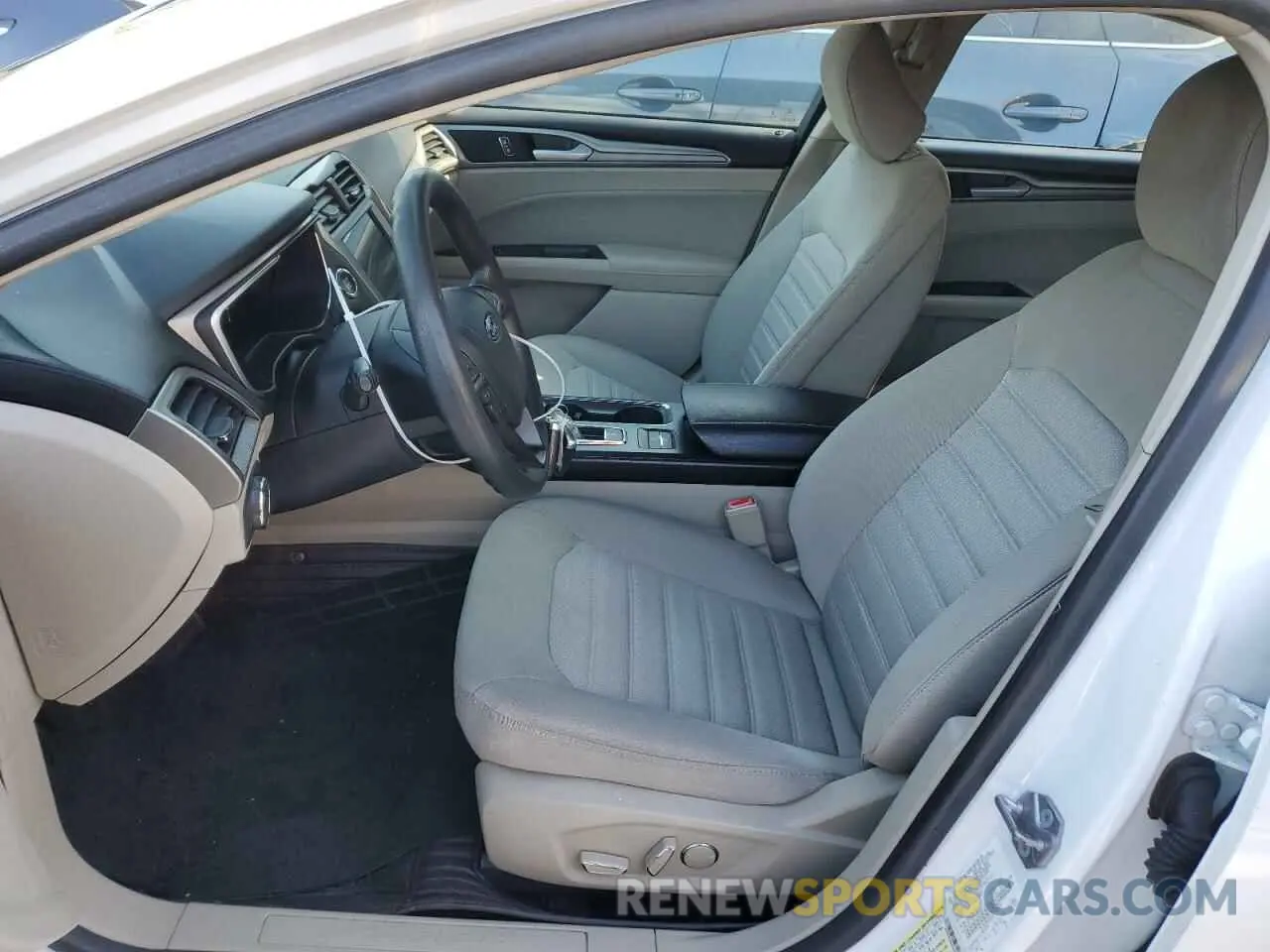 7 Photograph of a damaged car 3FA6P0LU6LR150984 FORD FUSION 2020