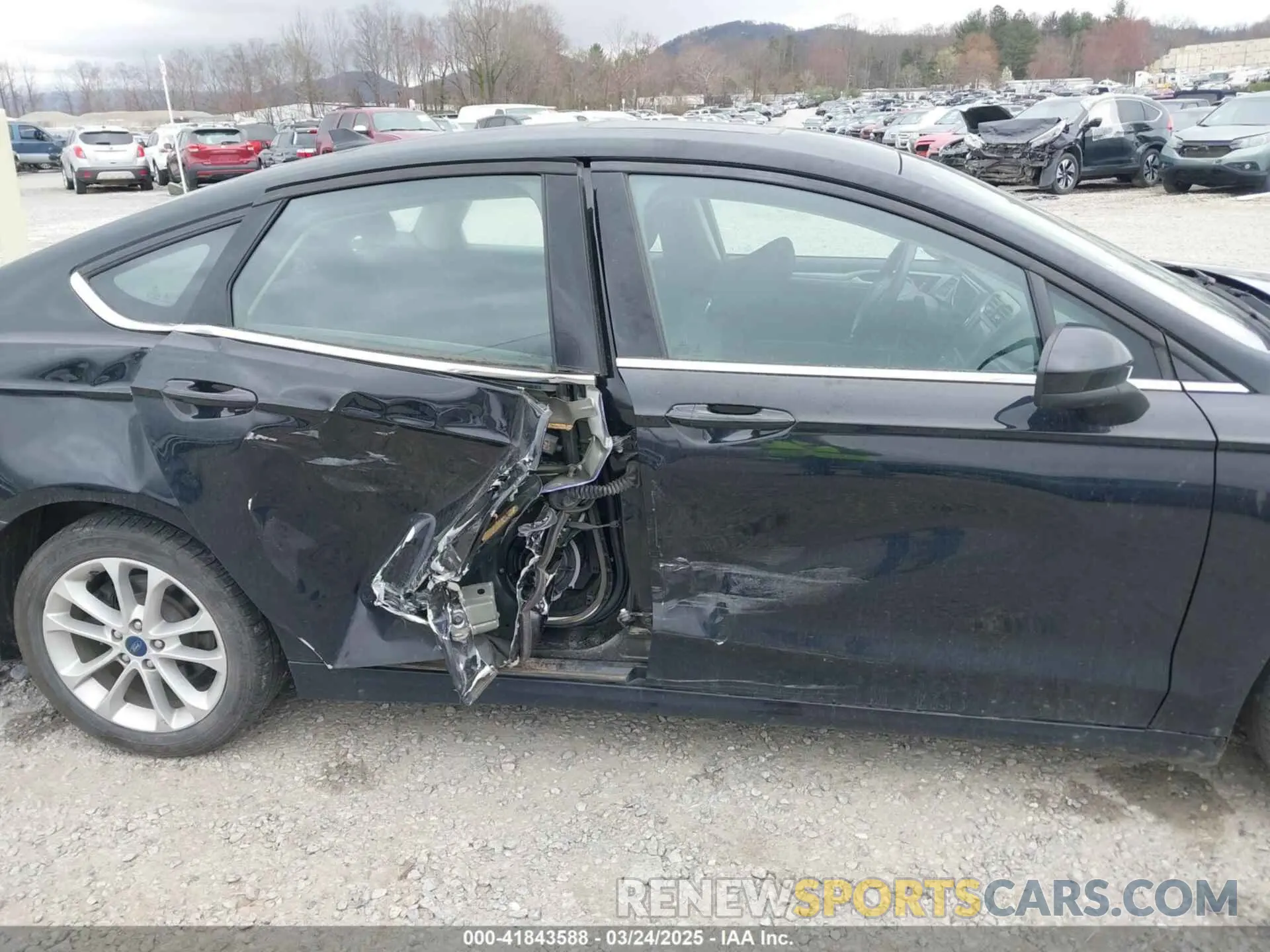 13 Photograph of a damaged car 3FA6P0LU6LR197254 FORD FUSION 2020