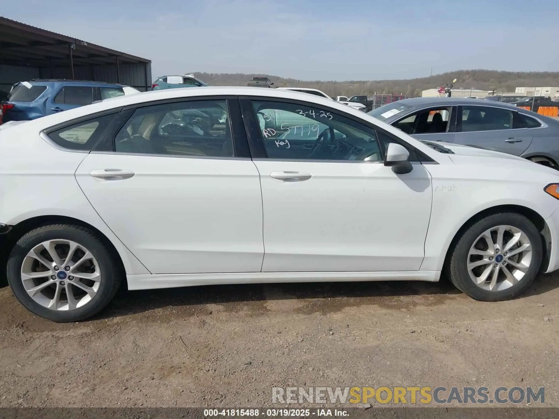 14 Photograph of a damaged car 3FA6P0LU7LR201375 FORD FUSION 2020
