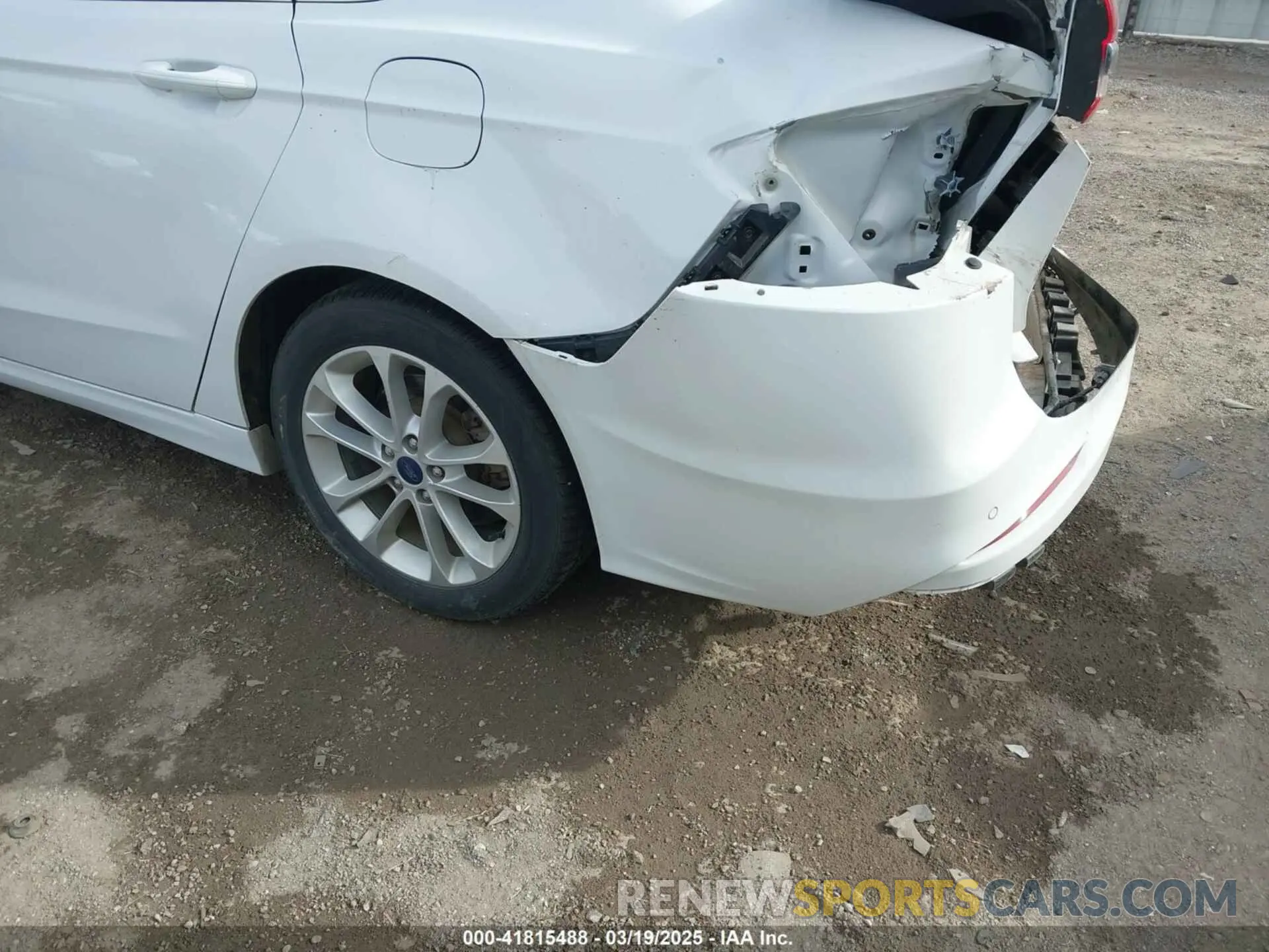 3 Photograph of a damaged car 3FA6P0LU7LR201375 FORD FUSION 2020