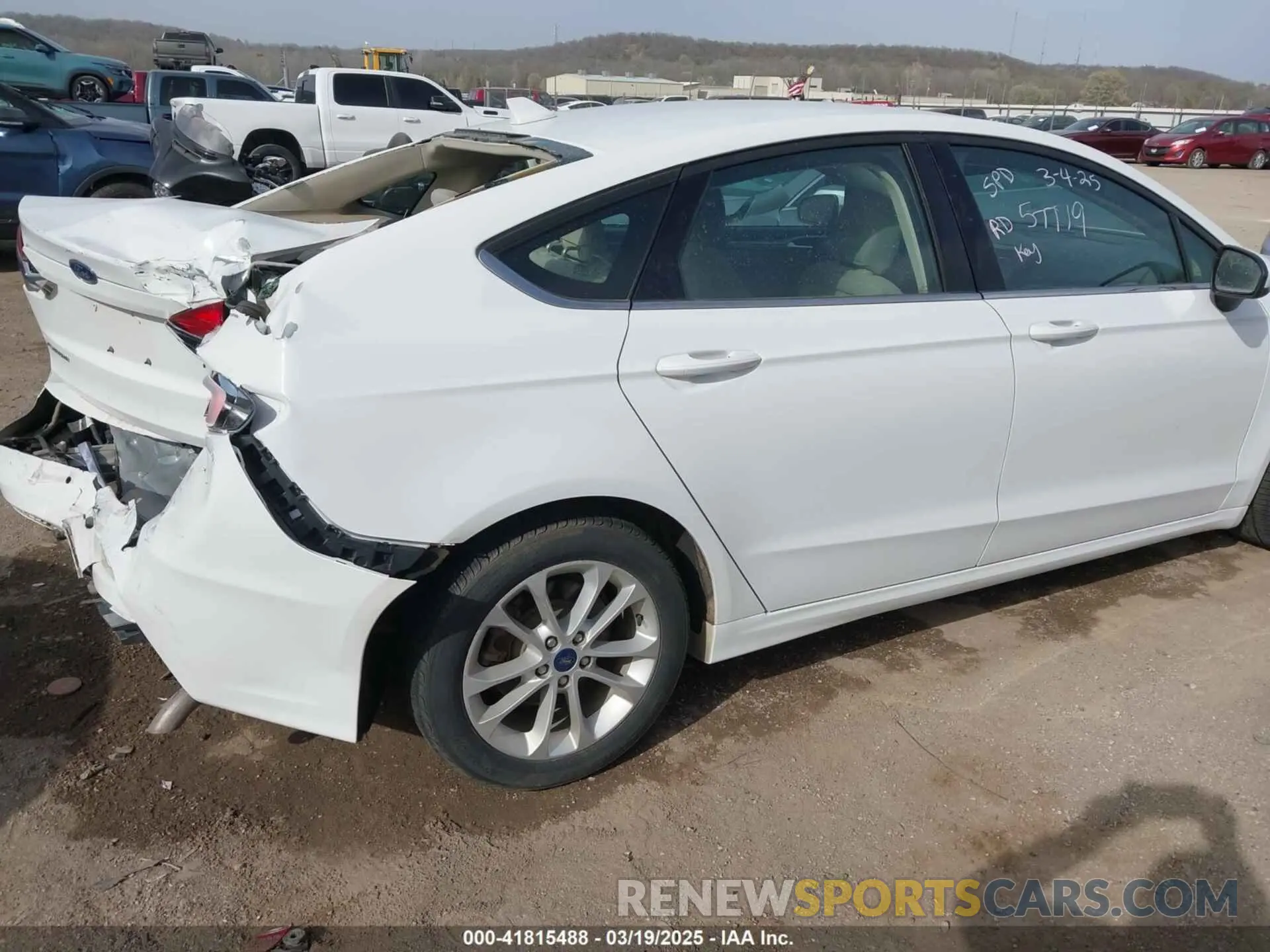 4 Photograph of a damaged car 3FA6P0LU7LR201375 FORD FUSION 2020