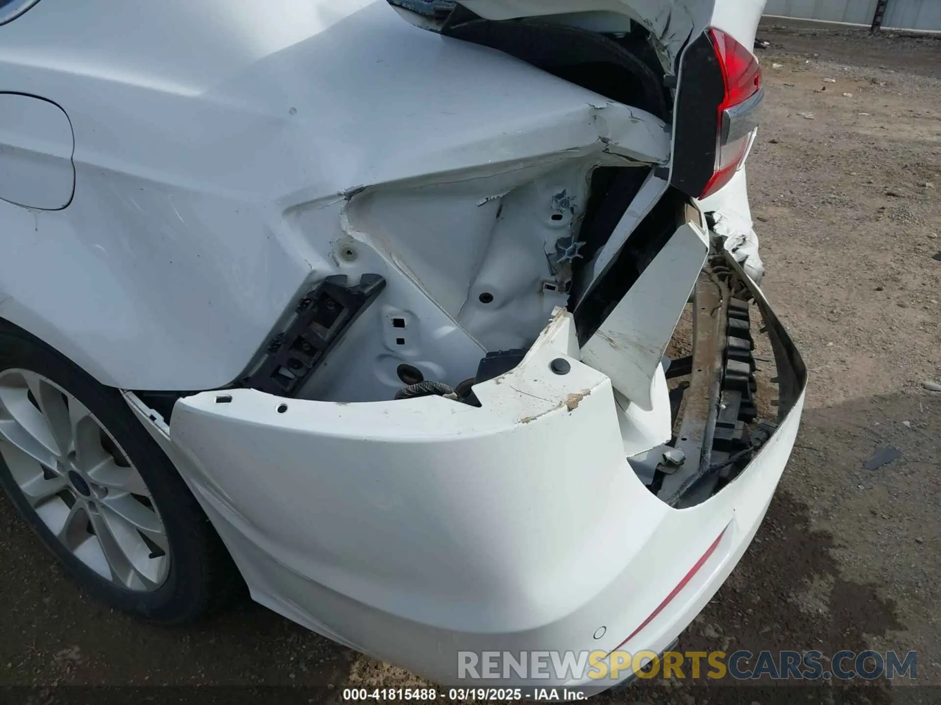 6 Photograph of a damaged car 3FA6P0LU7LR201375 FORD FUSION 2020