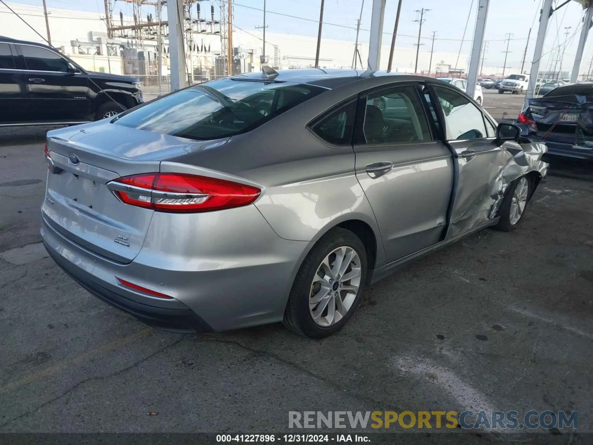 4 Photograph of a damaged car 3FA6P0LU7LR228916 FORD FUSION 2020