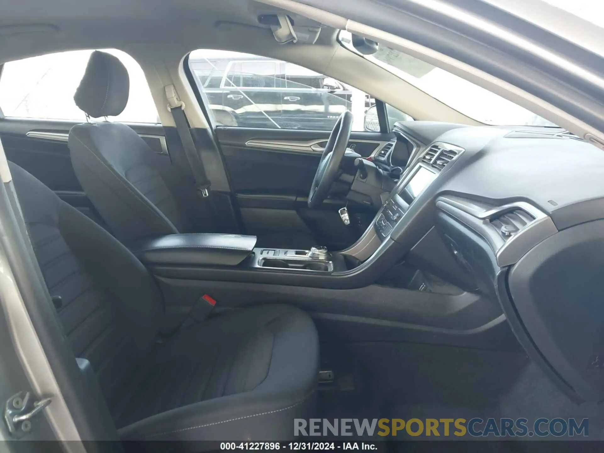 5 Photograph of a damaged car 3FA6P0LU7LR228916 FORD FUSION 2020
