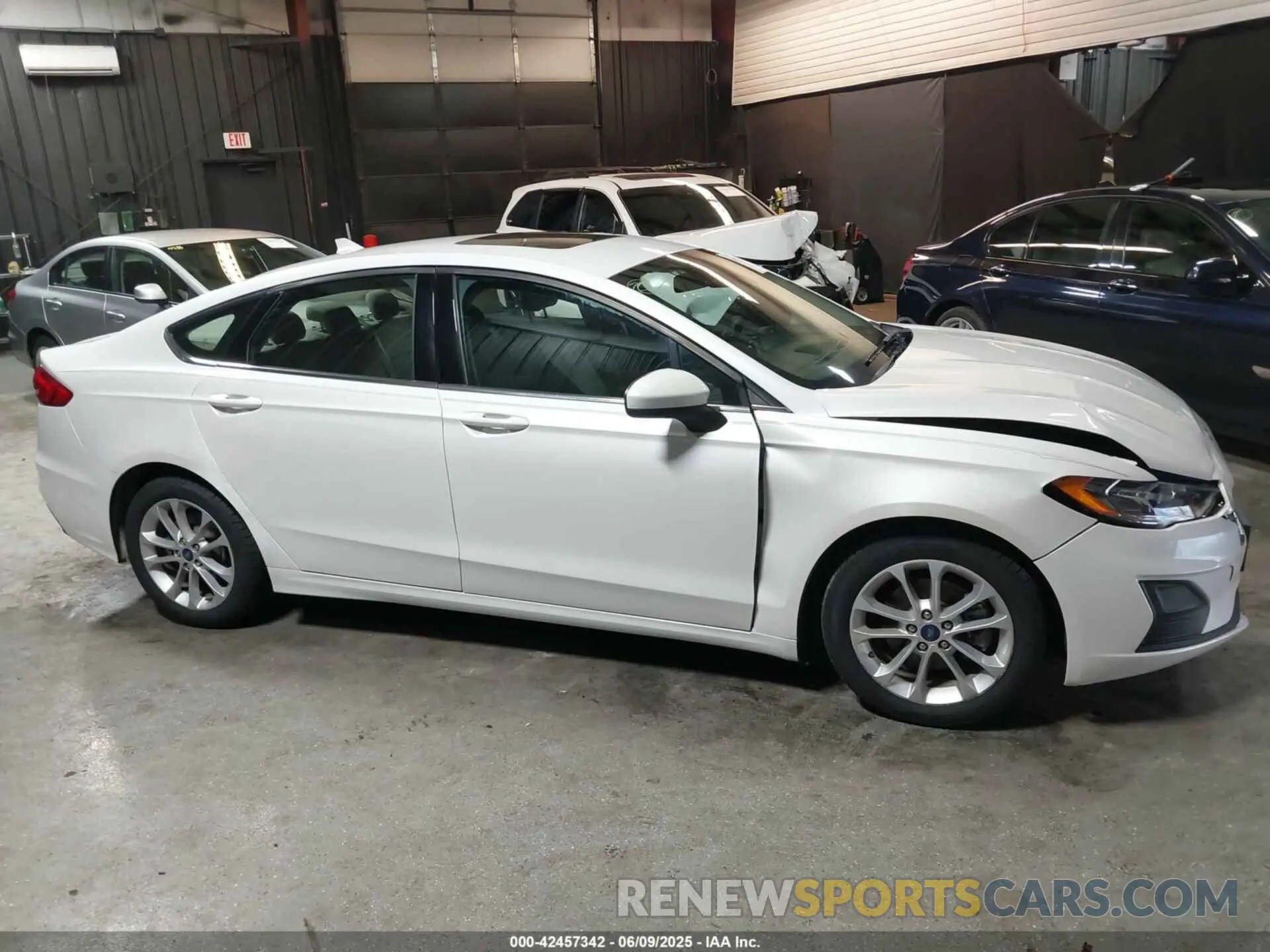 13 Photograph of a damaged car 3FA6P0LU8LR142370 FORD FUSION 2020