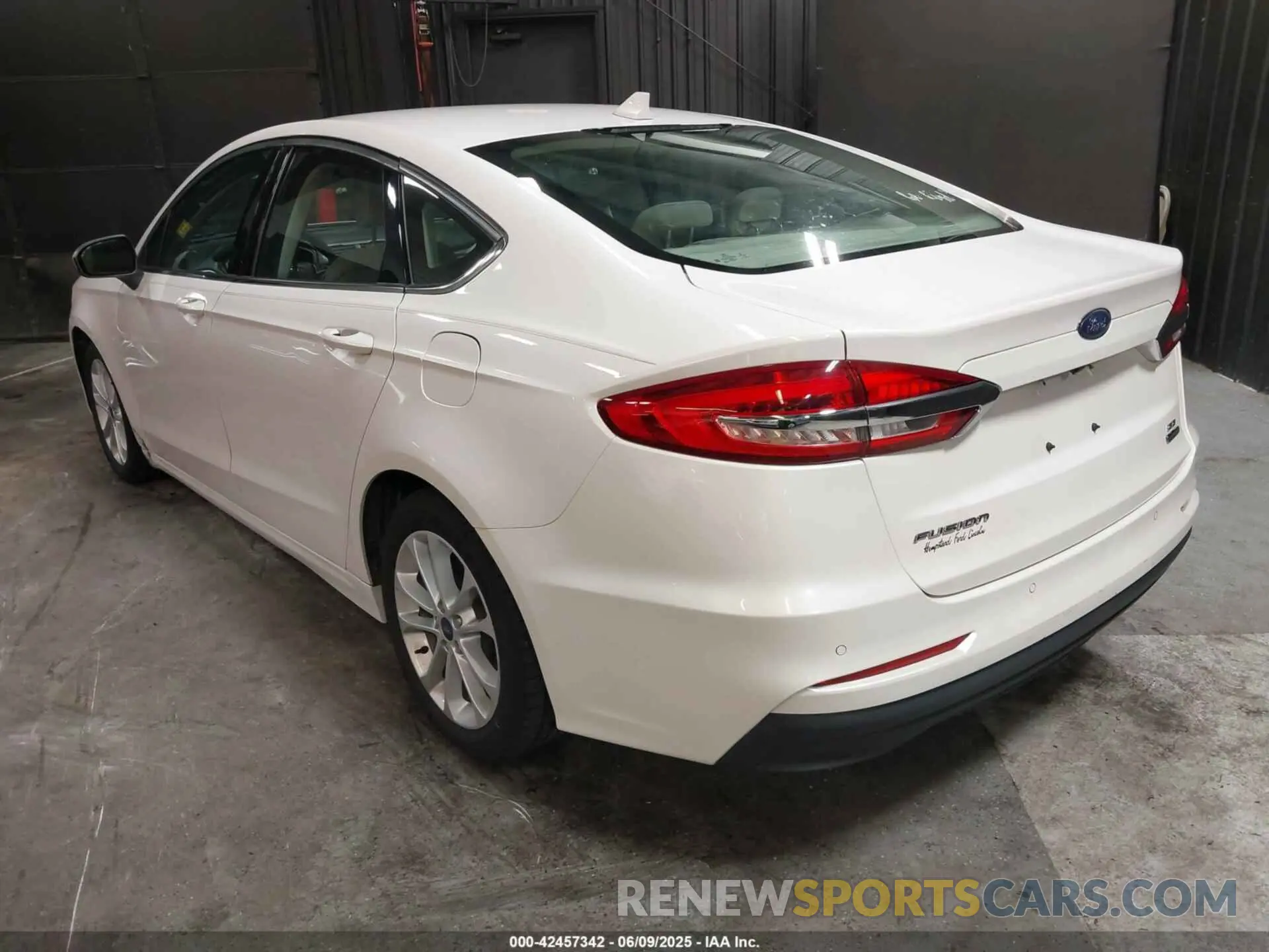 3 Photograph of a damaged car 3FA6P0LU8LR142370 FORD FUSION 2020