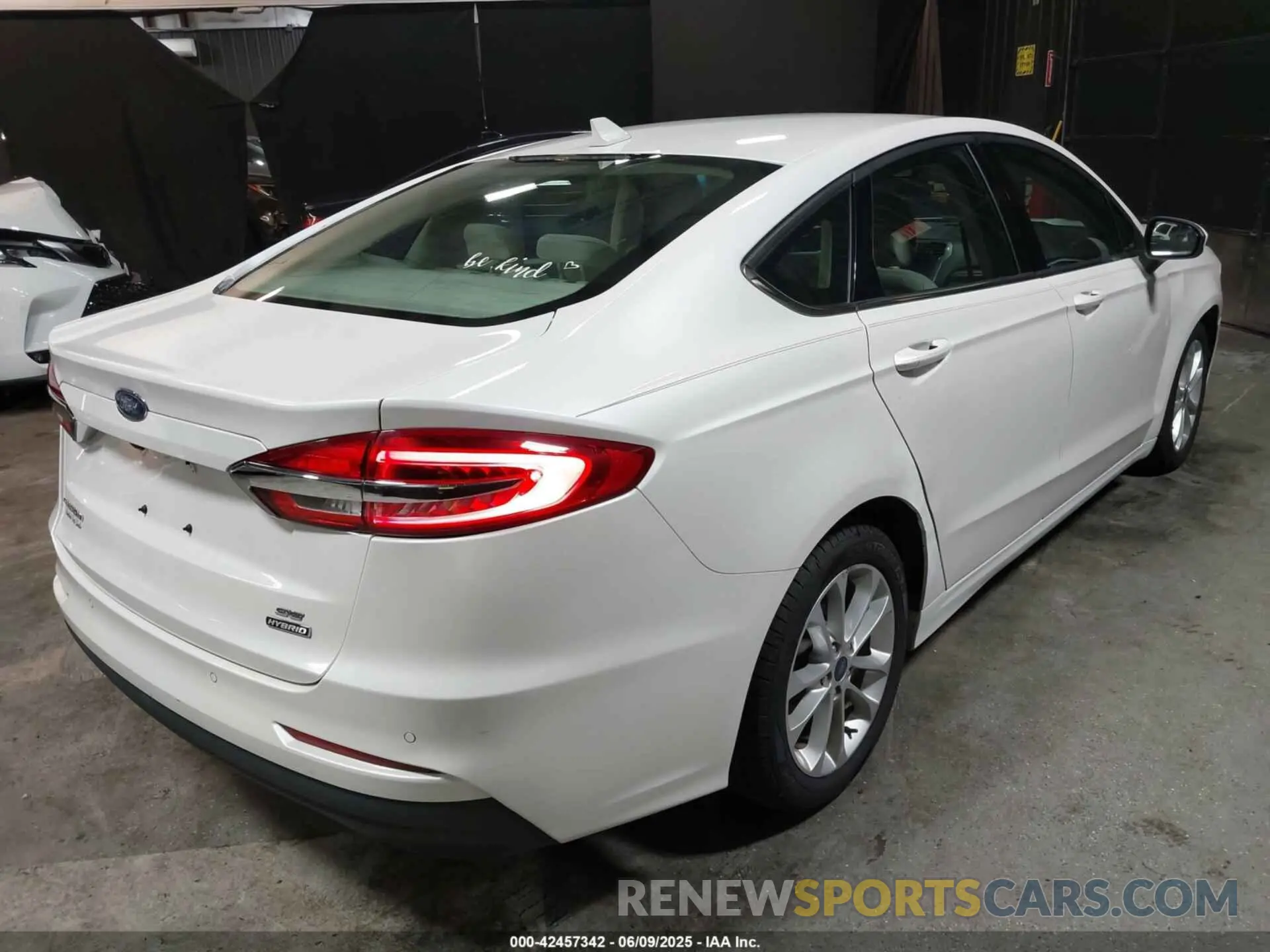 4 Photograph of a damaged car 3FA6P0LU8LR142370 FORD FUSION 2020