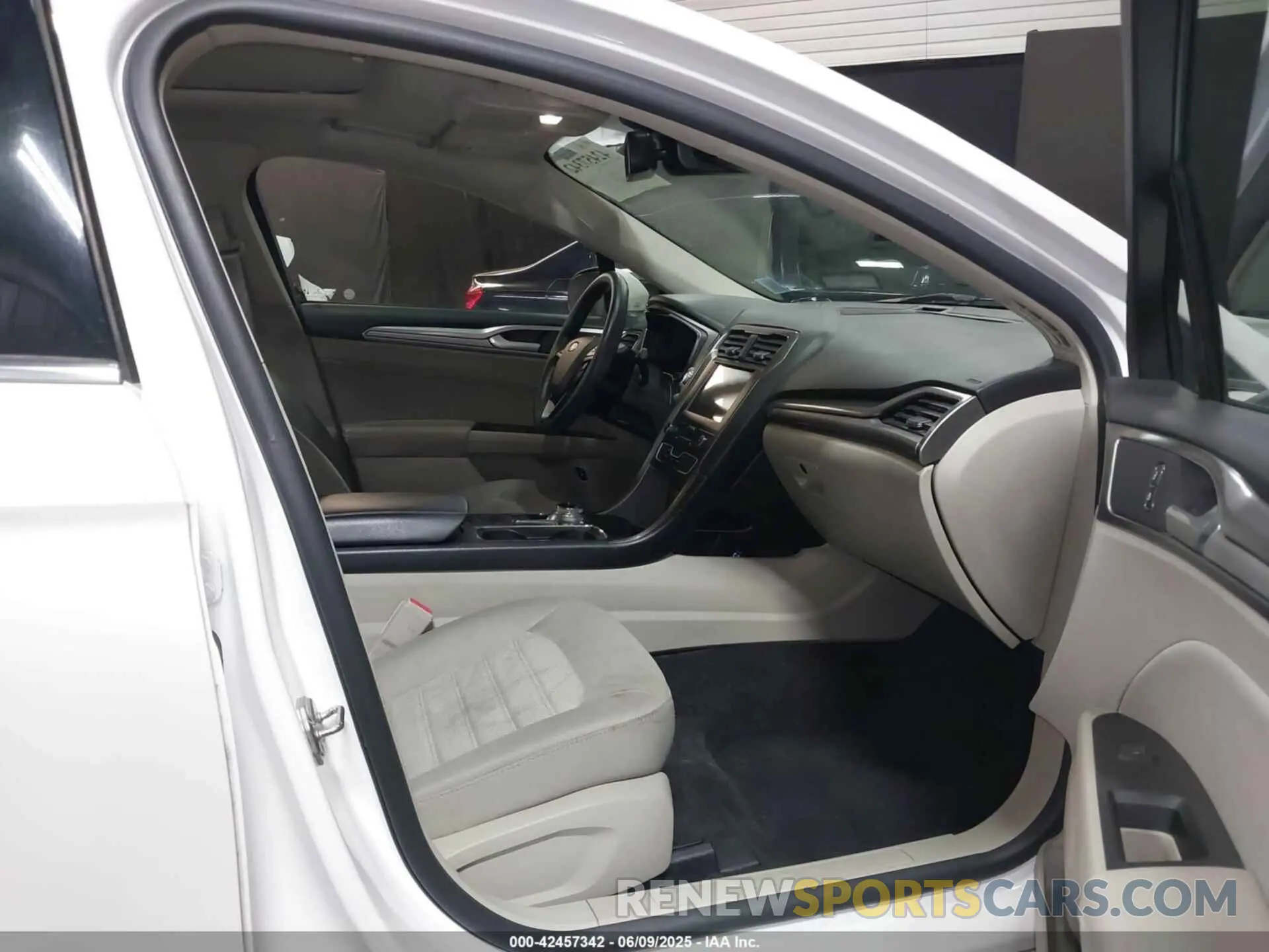 5 Photograph of a damaged car 3FA6P0LU8LR142370 FORD FUSION 2020
