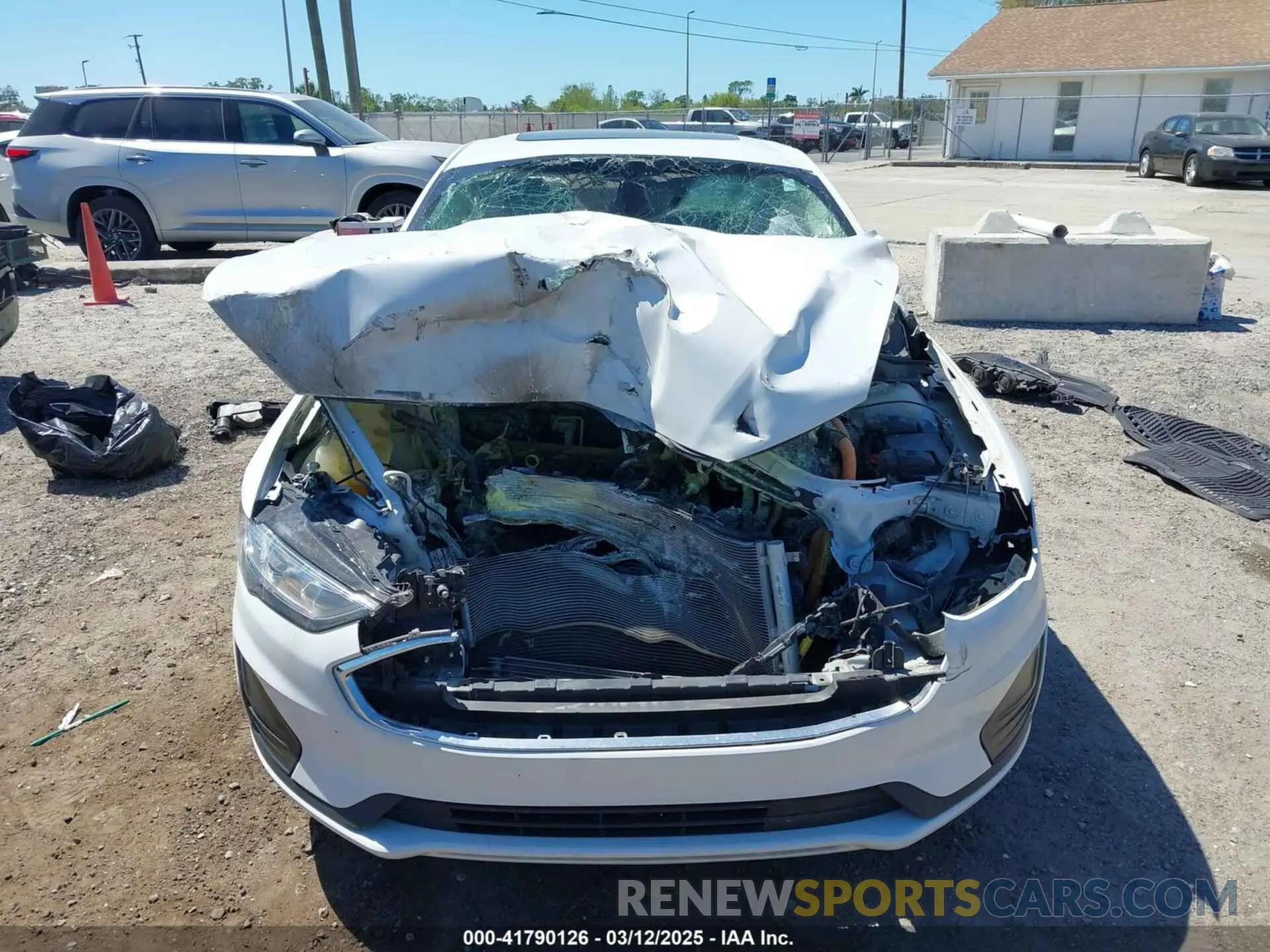 12 Photograph of a damaged car 3FA6P0LU8LR266686 FORD FUSION 2020