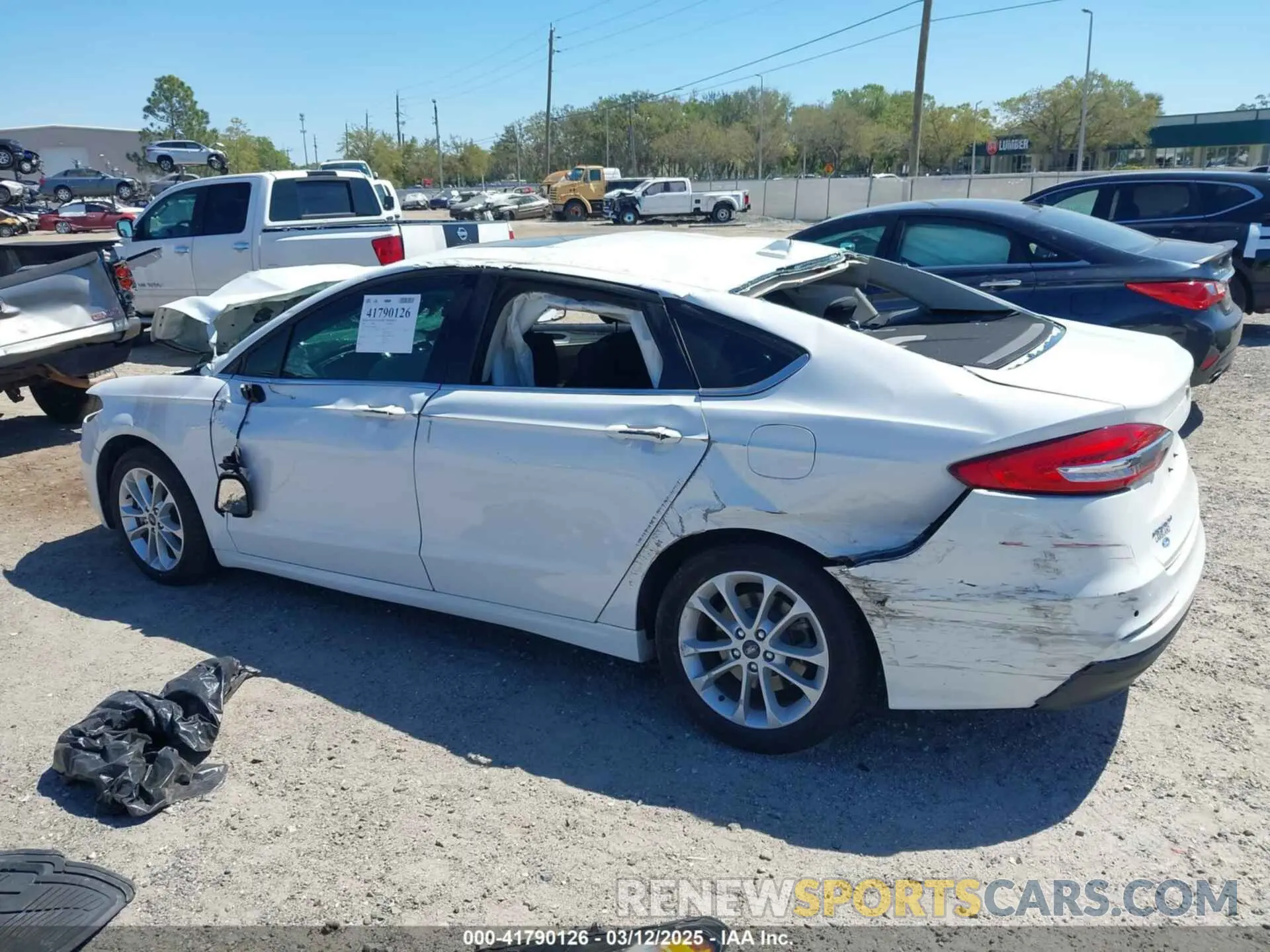 14 Photograph of a damaged car 3FA6P0LU8LR266686 FORD FUSION 2020