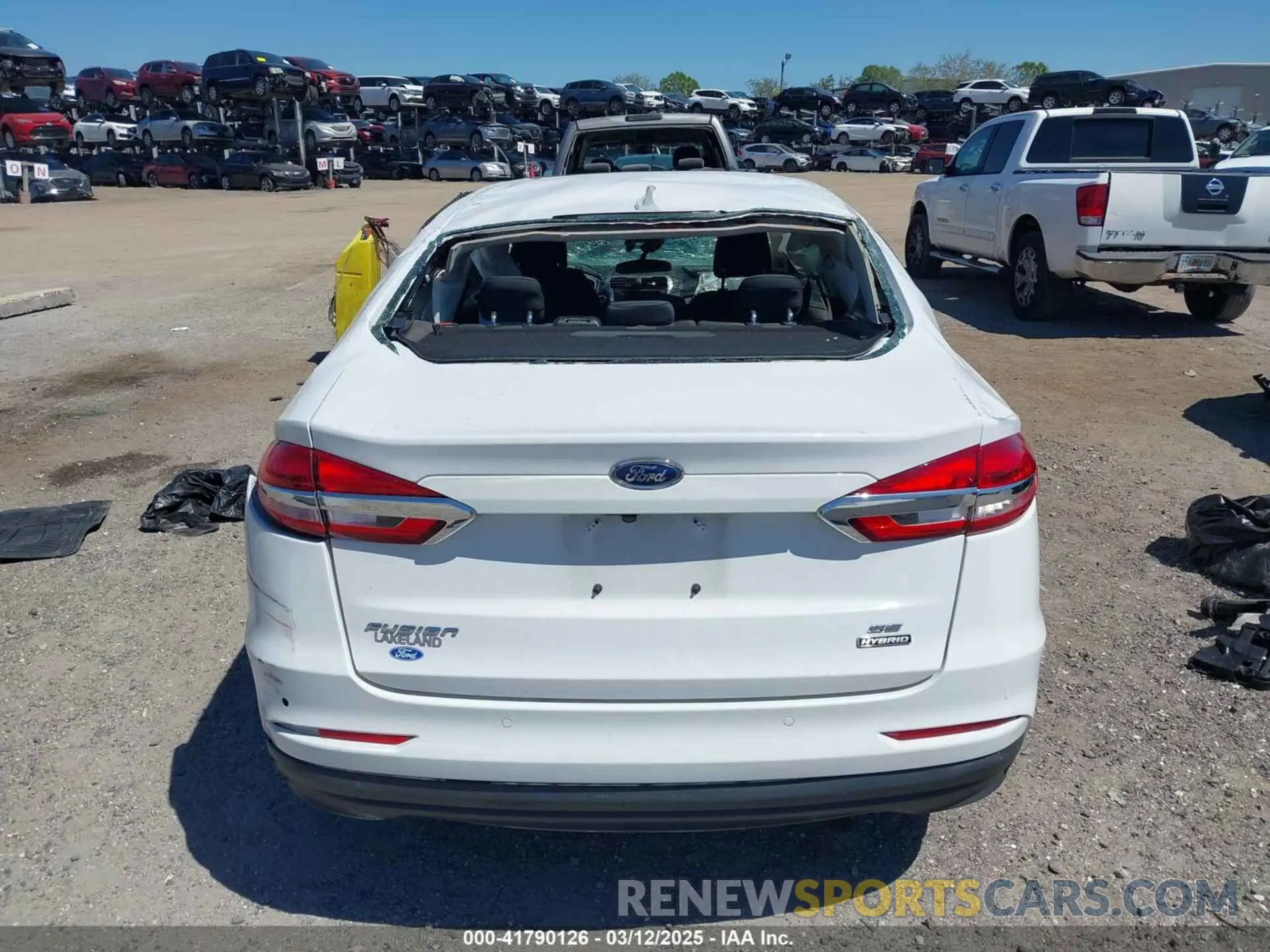 16 Photograph of a damaged car 3FA6P0LU8LR266686 FORD FUSION 2020