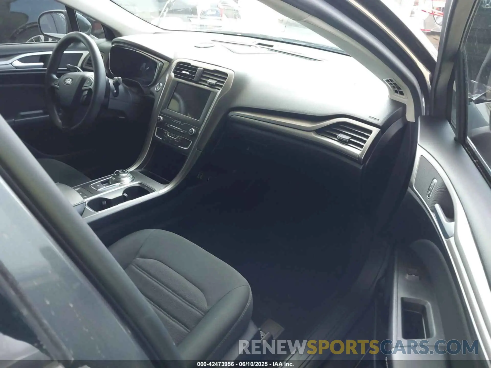 5 Photograph of a damaged car 3FA6P0LU9LR172008 FORD FUSION 2020
