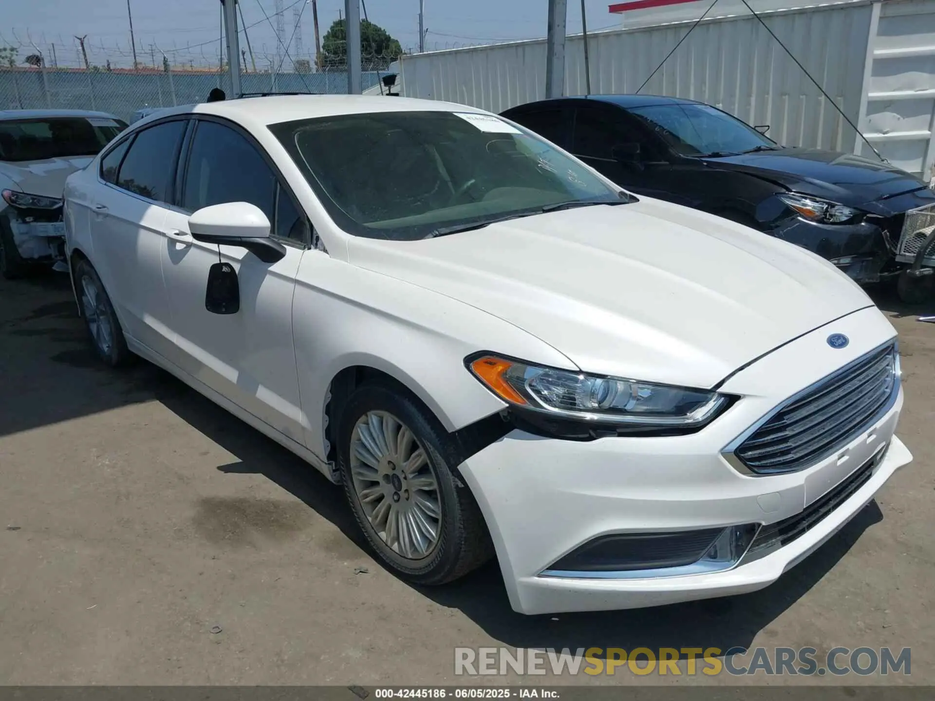 1 Photograph of a damaged car 3FA6P0LU9LR227928 FORD FUSION 2020