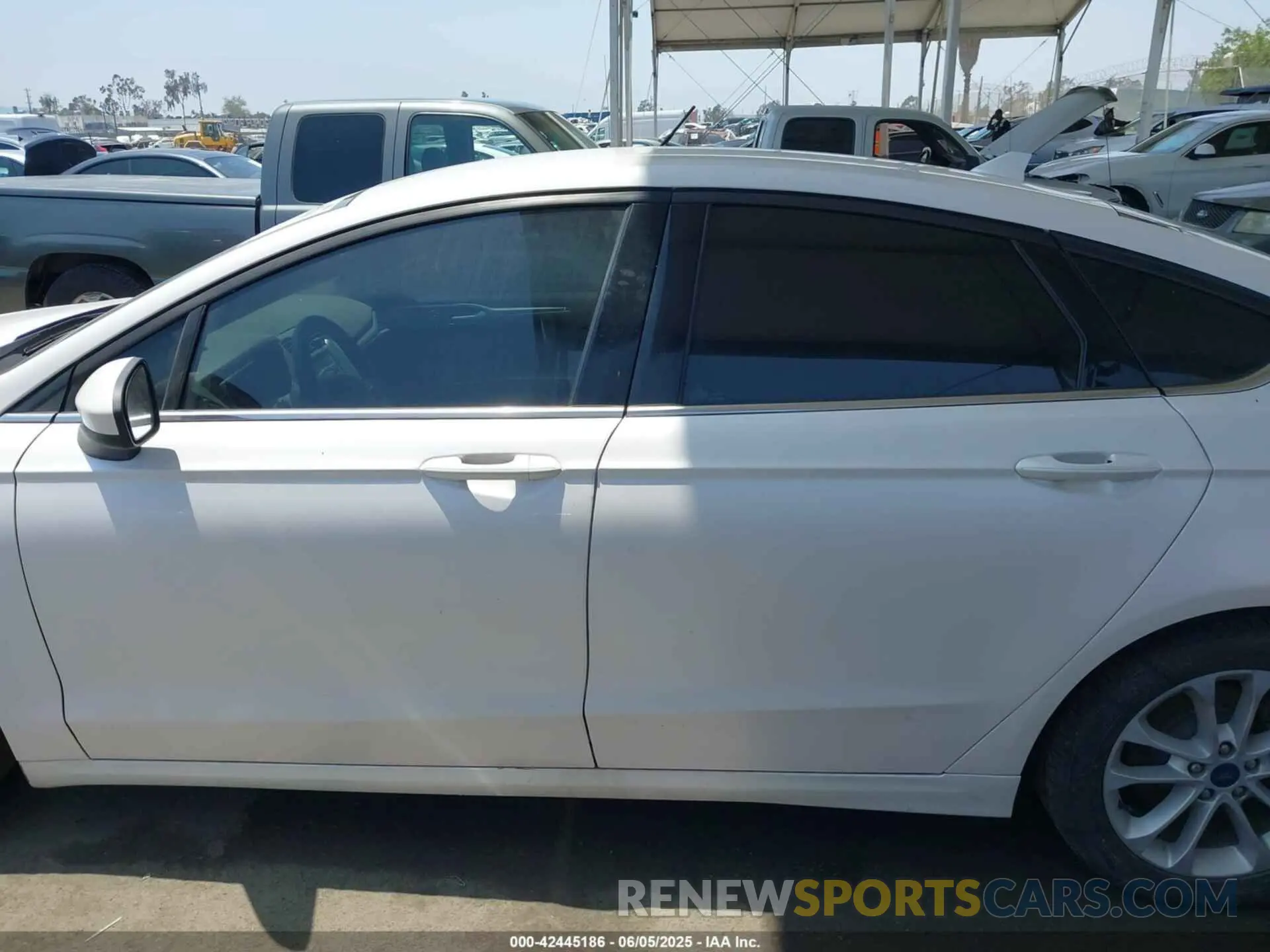14 Photograph of a damaged car 3FA6P0LU9LR227928 FORD FUSION 2020