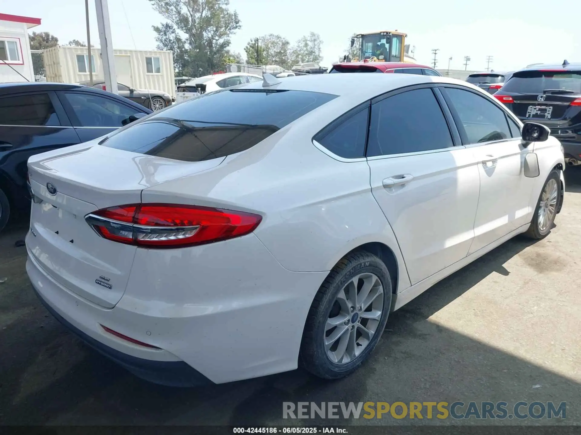 4 Photograph of a damaged car 3FA6P0LU9LR227928 FORD FUSION 2020