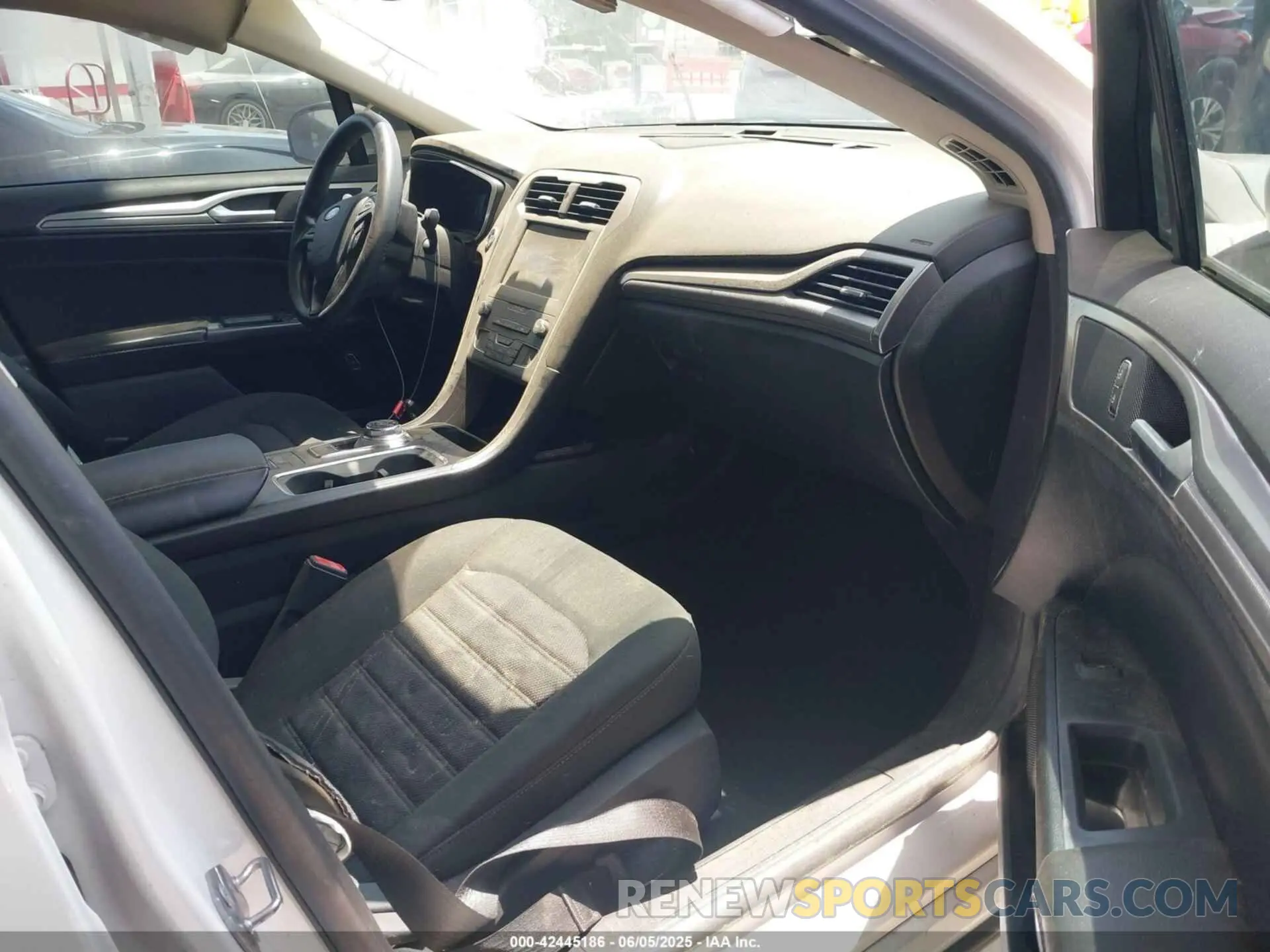 5 Photograph of a damaged car 3FA6P0LU9LR227928 FORD FUSION 2020