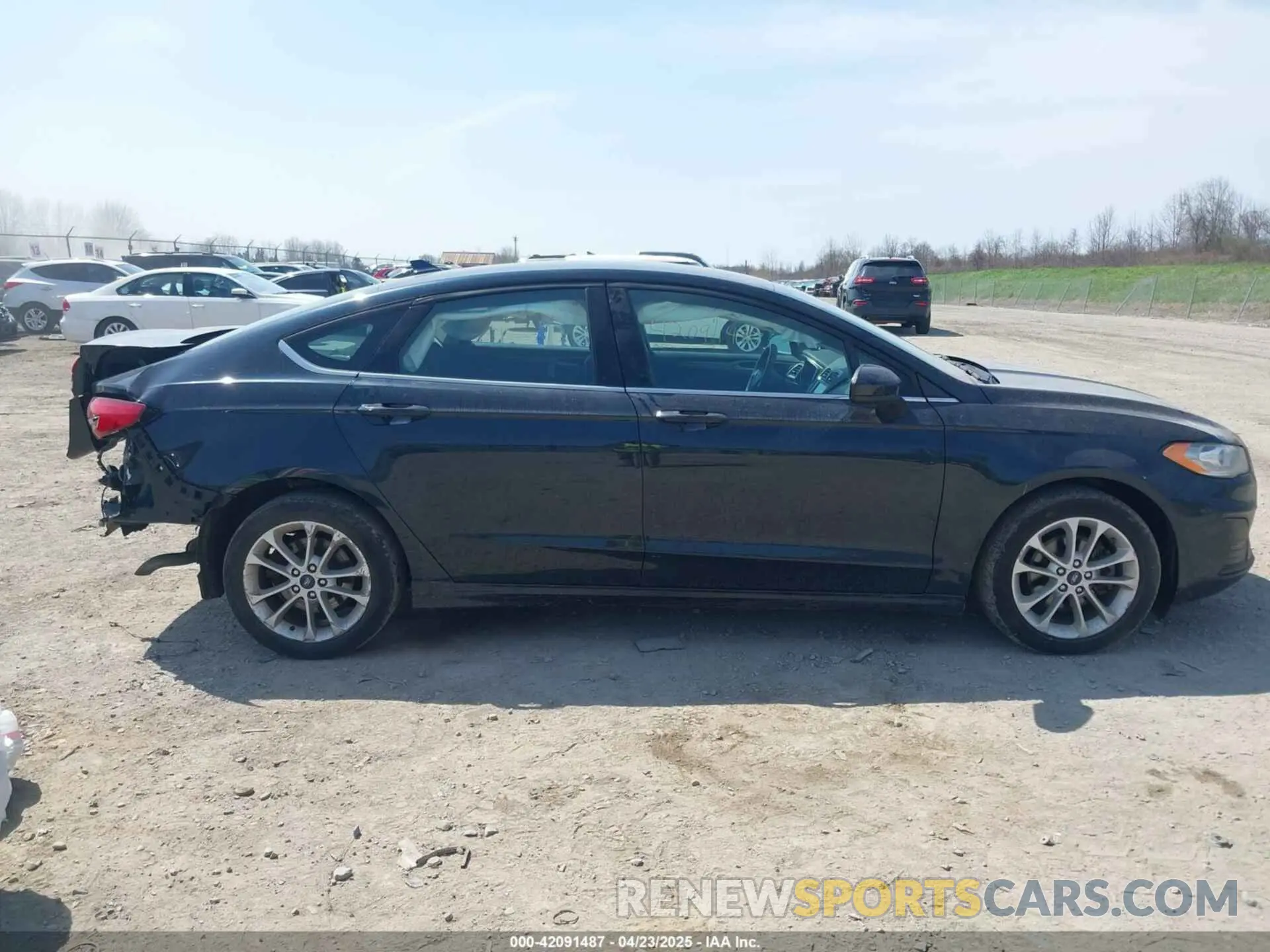 14 Photograph of a damaged car 3FA6P0LUXLR105191 FORD FUSION 2020