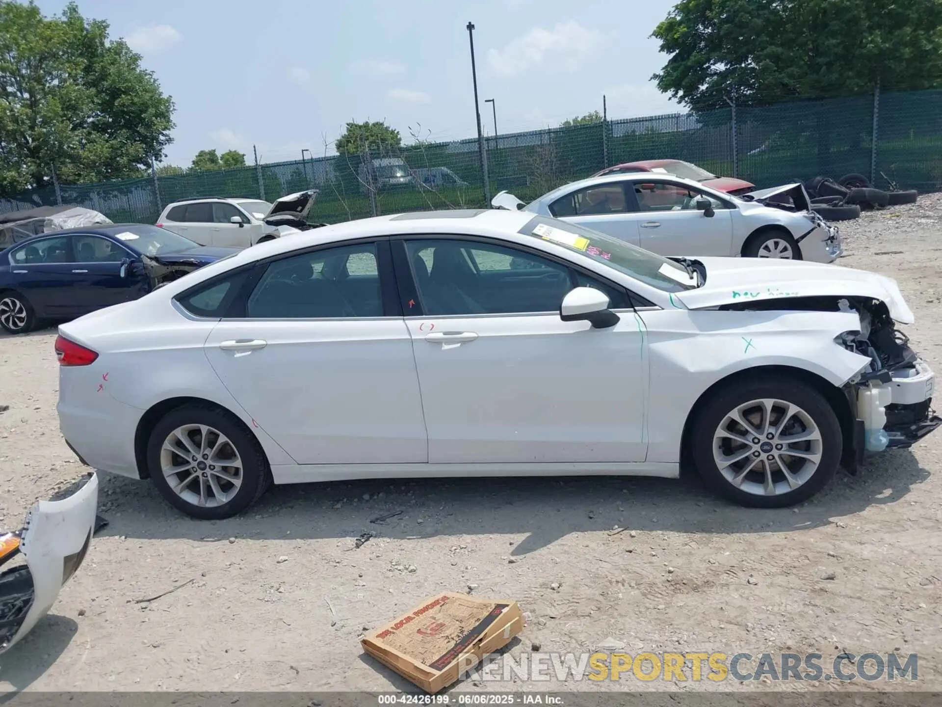 14 Photograph of a damaged car 3FA6P0LUXLR155881 FORD FUSION 2020