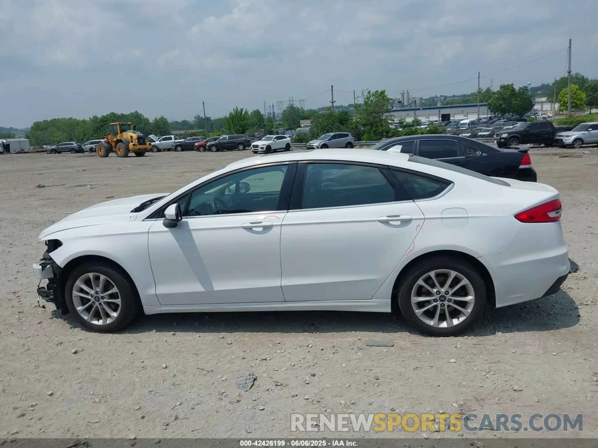 15 Photograph of a damaged car 3FA6P0LUXLR155881 FORD FUSION 2020