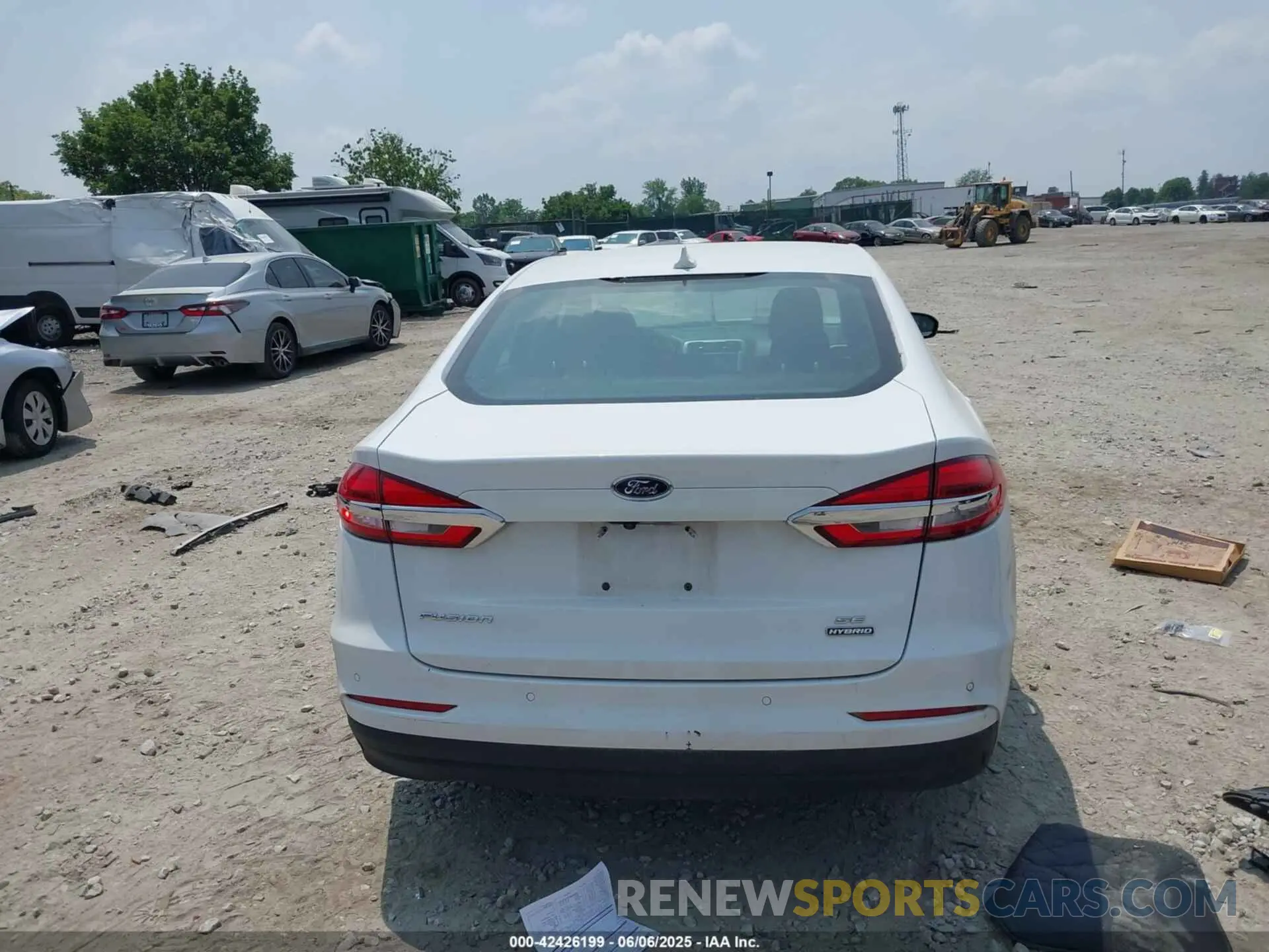 17 Photograph of a damaged car 3FA6P0LUXLR155881 FORD FUSION 2020