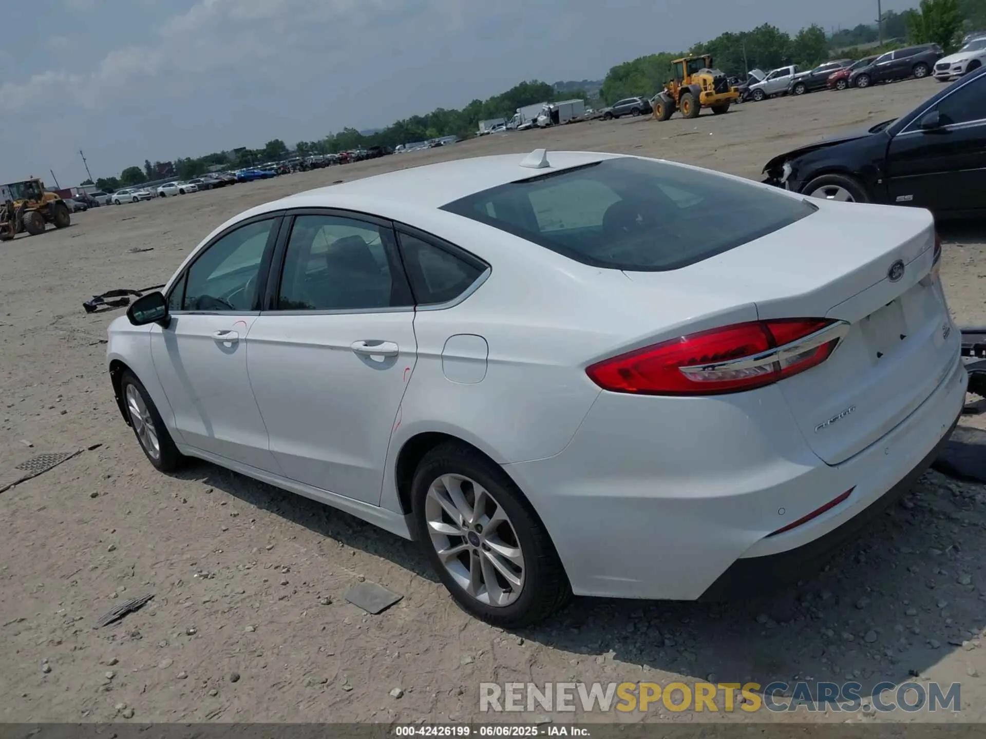 3 Photograph of a damaged car 3FA6P0LUXLR155881 FORD FUSION 2020