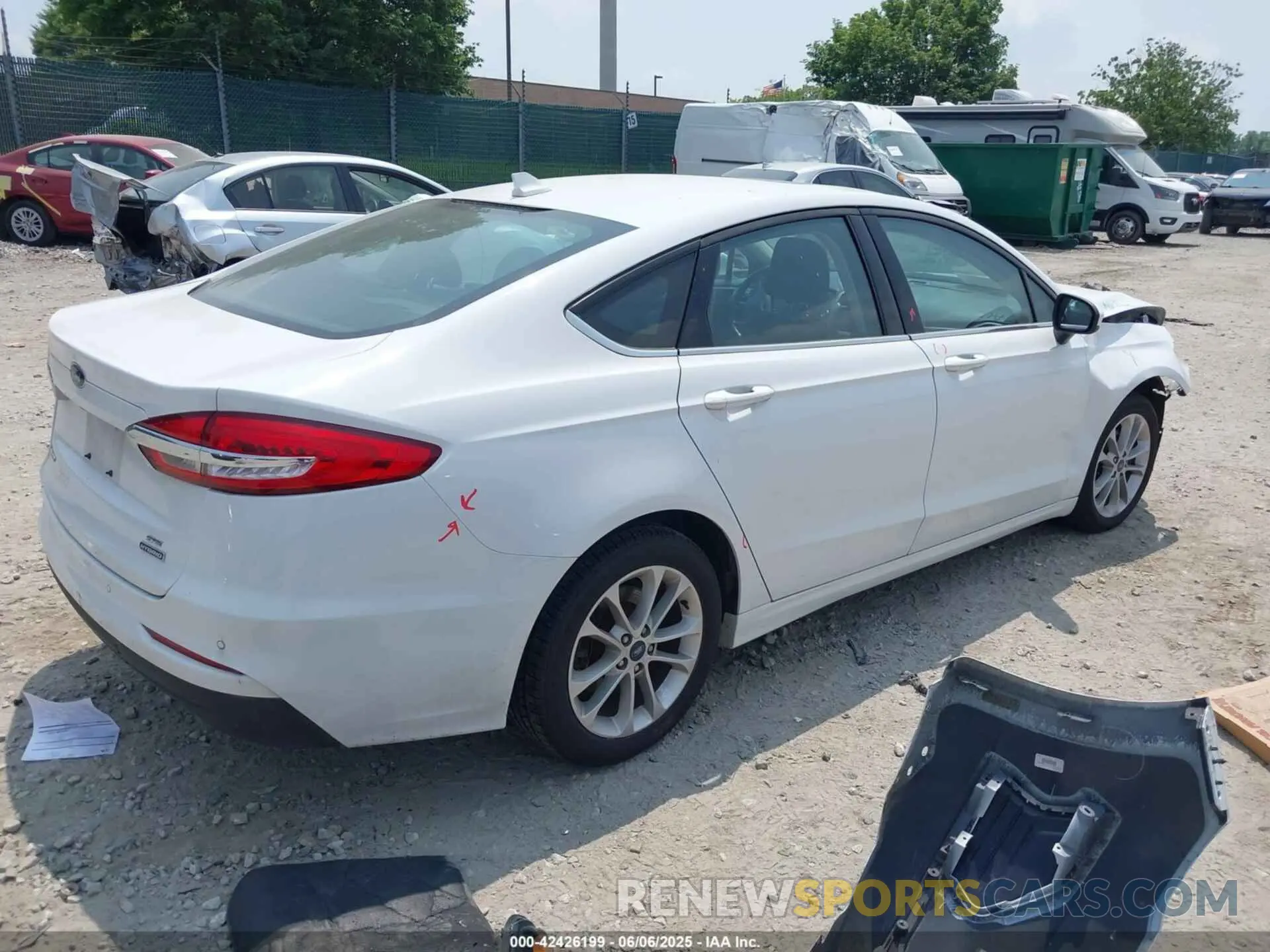 4 Photograph of a damaged car 3FA6P0LUXLR155881 FORD FUSION 2020