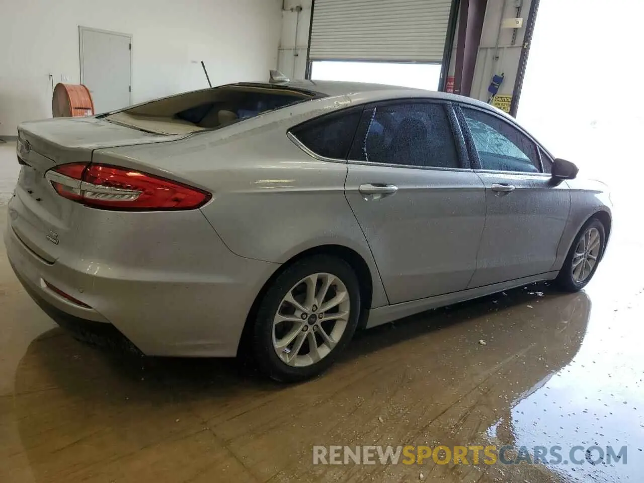 3 Photograph of a damaged car 3FA6P0LUXLR194471 FORD FUSION 2020