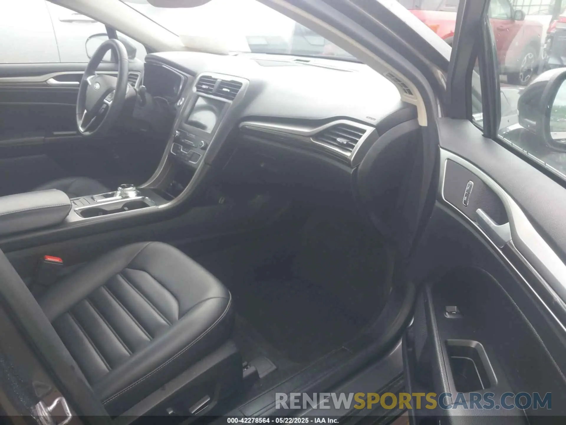 5 Photograph of a damaged car 3FA6P0MU0LR186037 FORD FUSION 2020